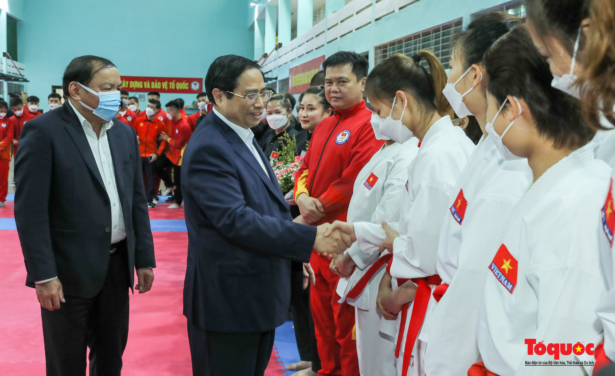 Thủ tướng thăm và động viên đoàn thể thao Việt Nam chuẩn bị SEA Games 31 - Ảnh 8.