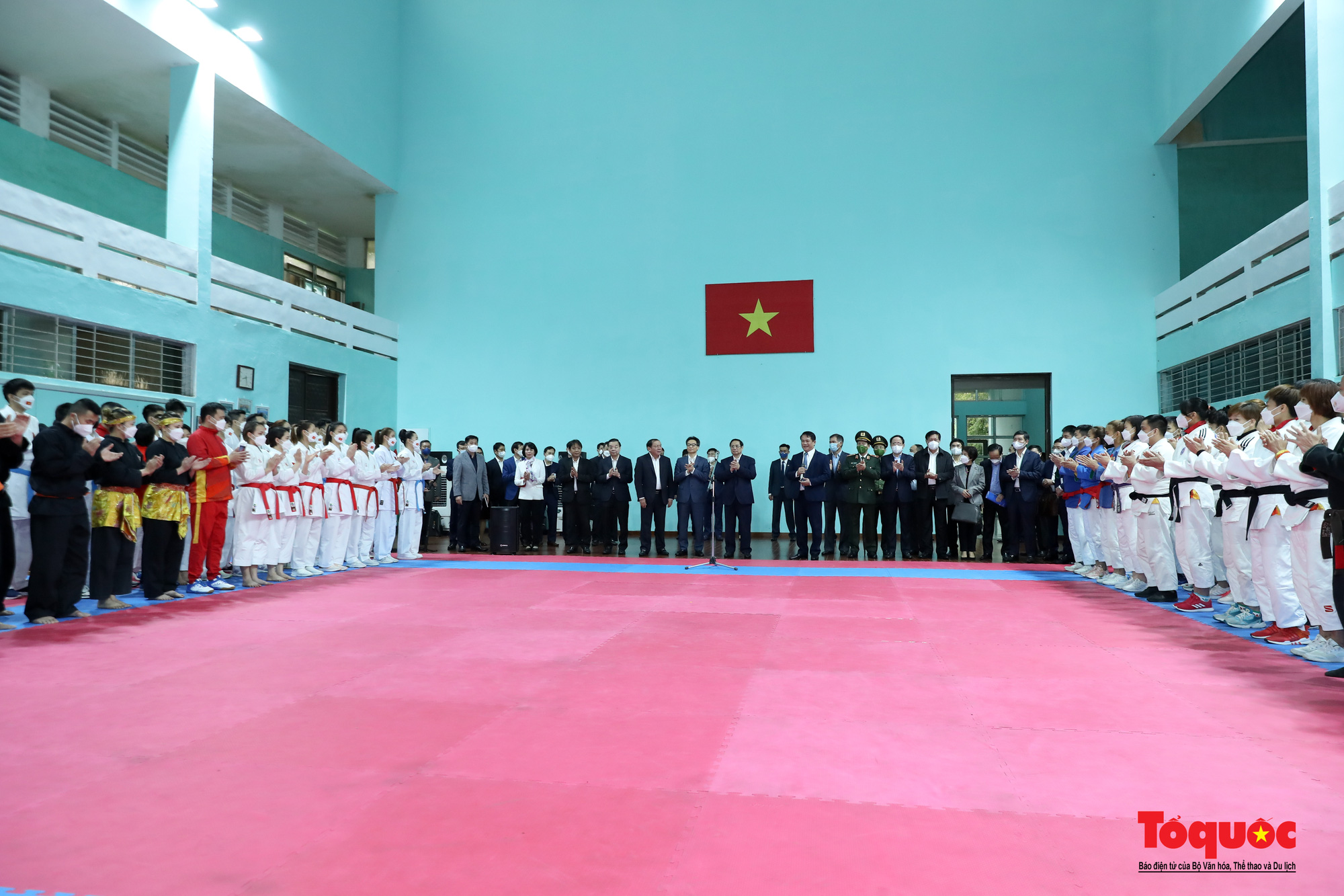 Thủ tướng thăm và động viên đoàn thể thao Việt Nam chuẩn bị SEA Games 31 - Ảnh 9.