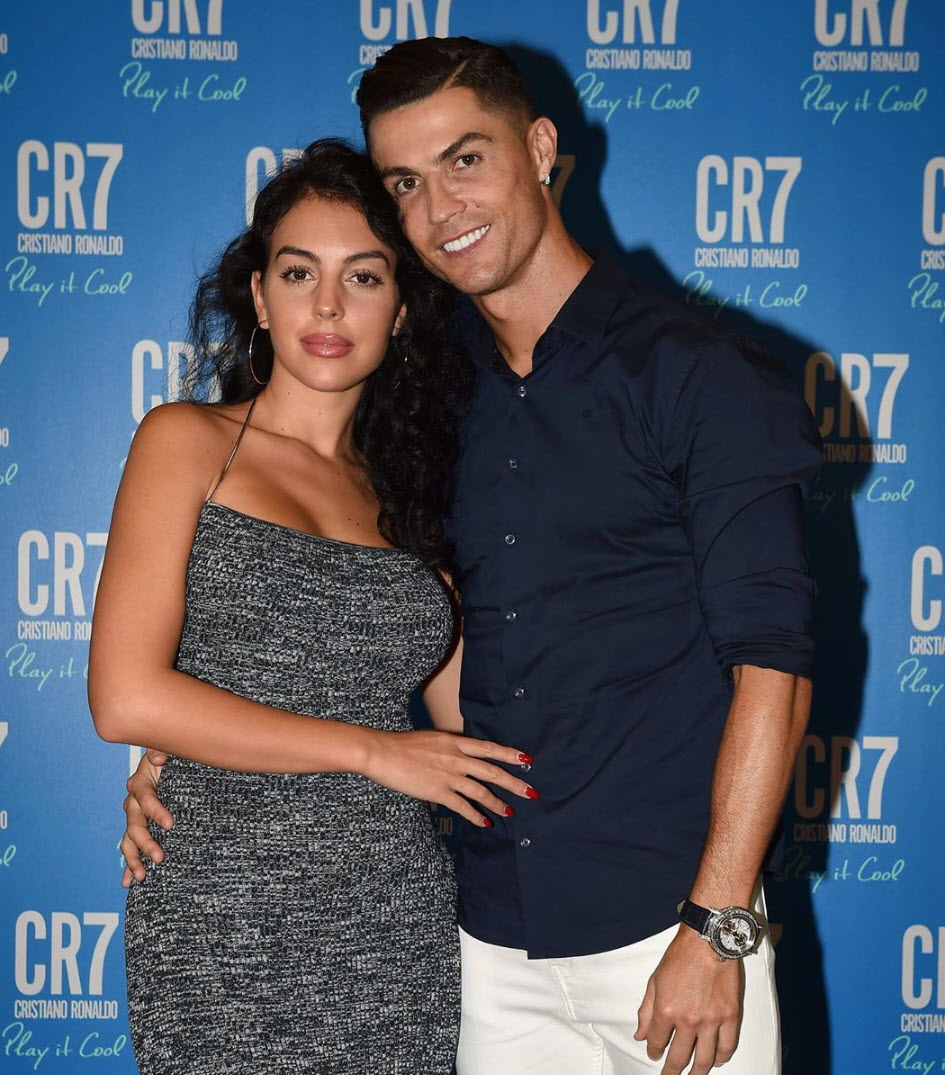 Bạn gái Cristiano Ronaldo: Bị đuổi việc ngay khi lộ chuyện hẹn hò siêu cầu thủ, tưởng đã có "trái ngọt" là cặp song thai nào ngờ phải đón tin dữ mất con - Ảnh 2. Bạn gái Cristiano Ronaldo: Bị đuổi việc ngay khi lộ chuyện hẹn hò siêu cầu thủ, tưởng đã có "trái ngọt" là cặp song thai nào ngờ phải đón tin dữ mất con - Ảnh 2.