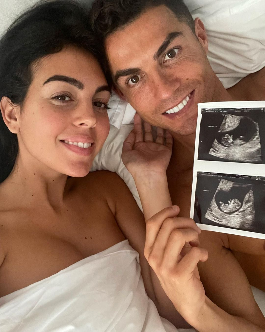 Bạn gái Cristiano Ronaldo: Bị đuổi việc ngay khi lộ chuyện hẹn hò siêu cầu thủ, tưởng đã có "trái ngọt" là cặp song thai nào ngờ phải đón tin dữ mất con - Ảnh 4. Bạn gái Cristiano Ronaldo: Bị đuổi việc ngay khi lộ chuyện hẹn hò siêu cầu thủ, tưởng đã có "trái ngọt" là cặp song thai nào ngờ phải đón tin dữ mất con - Ảnh 4.