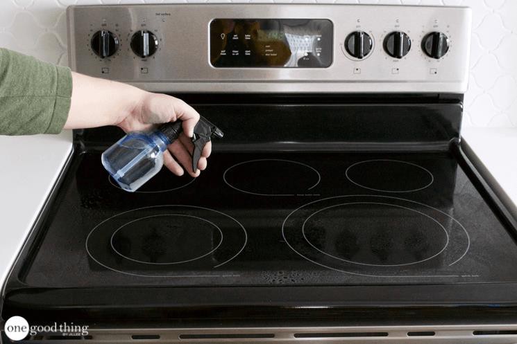 Làm sạch bếp từ chưa bao giờ nhanh gọn, tiện lợi đến thế với nguyên liệu có sẵn trong nhà bếp - Ảnh 3.