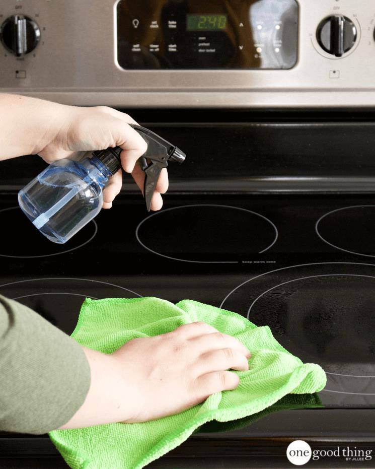 Làm sạch bếp từ chưa bao giờ nhanh gọn, tiện lợi đến thế với nguyên liệu có sẵn trong nhà bếp - Ảnh 10.