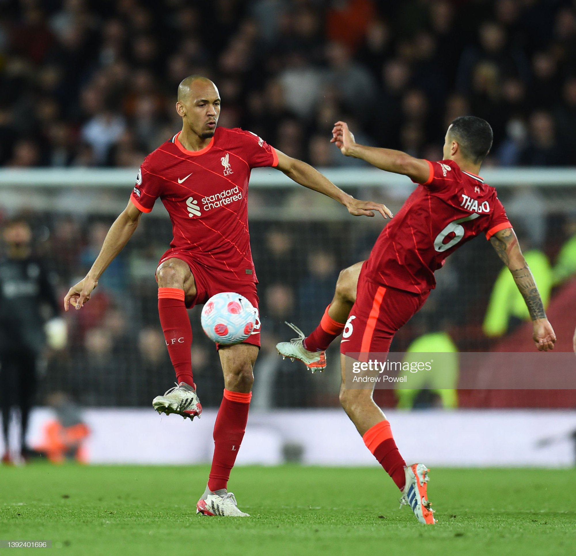 Đè bẹp MU 4 bàn không gỡ, Liverpool chiếm ngôi đầu của Man City - Ảnh 7.