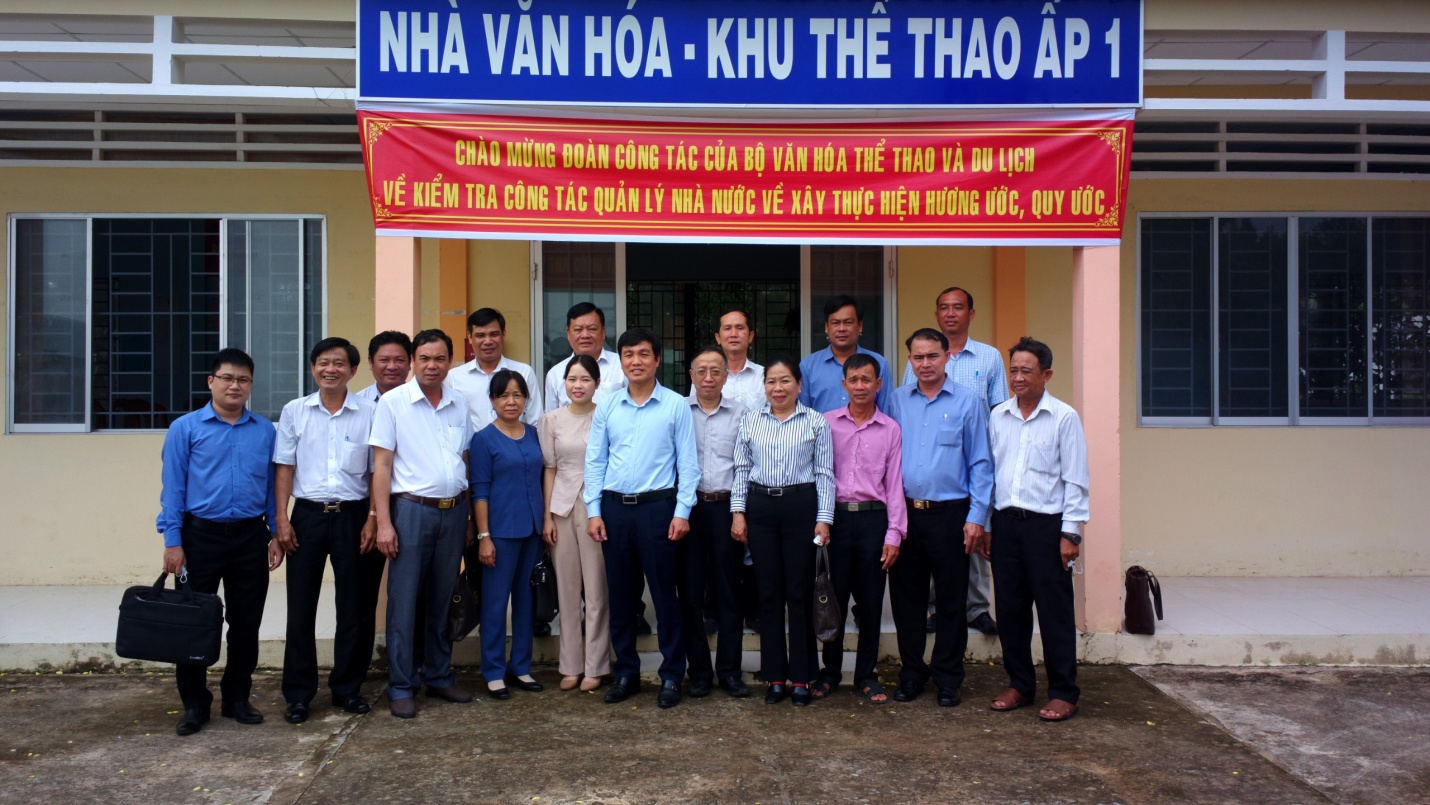 Kiểm tra và tập huấn công tác xây dựng, thực hiện hương ước, quy ước tại Long An - Ảnh 1.