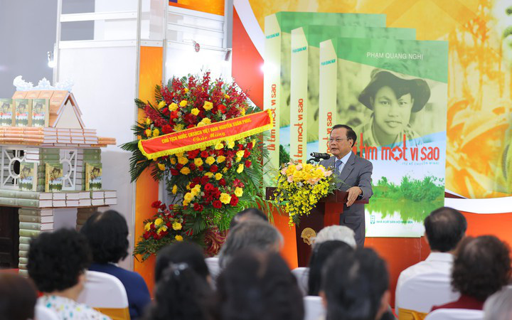 Nguyên Bí thư Thành ủy Hà Nội Phạm Quang Nghị ra mắt tự truyện 