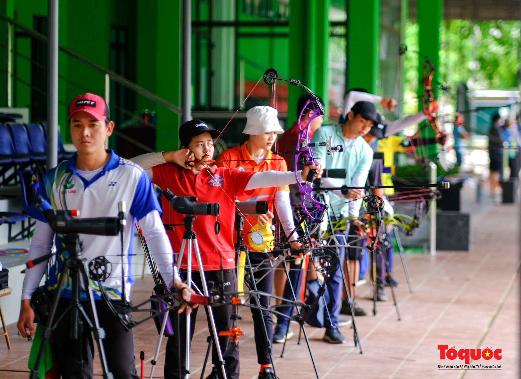 Cung thủ đổ mồ hôi trên sân tập trước thềm SEA Games 31 - Ảnh 14.