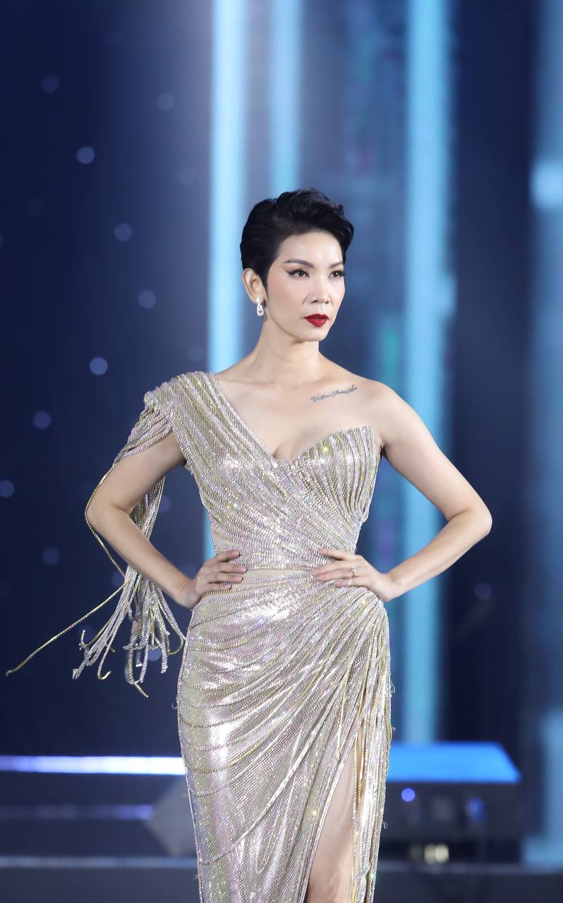 U là trời, Hương Giang - Xuân Lan - Hà Anh catwalk trên nền nhạc câu nói viral, hứa hẹn phá đảo TikTok! - Ảnh 3.