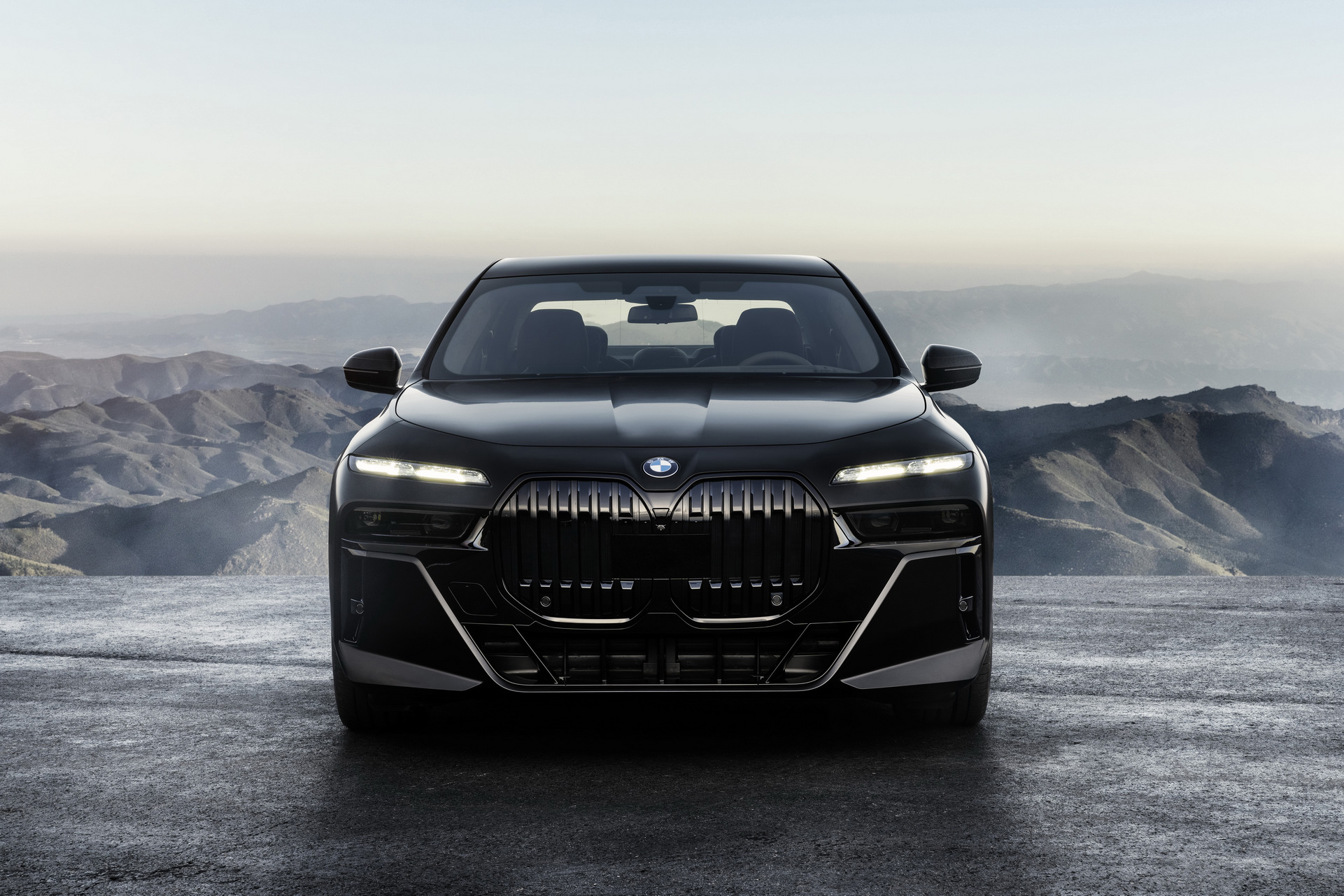 Giám đốc thiết kế BMW: Xe phải trông thật lạ, thậm chí phi lý hơn - Ảnh 4.