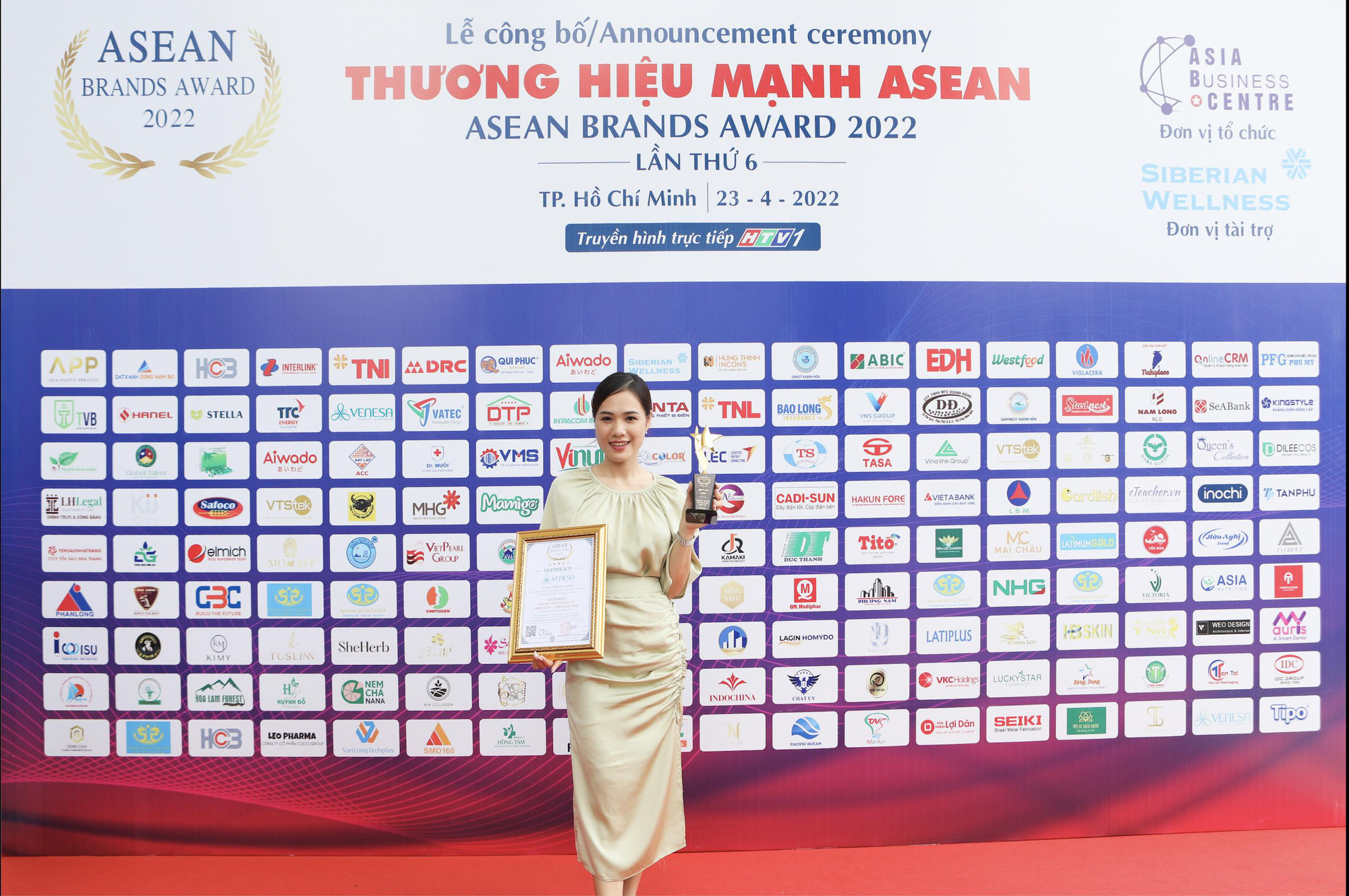 Venesa nhận cú đúp giải thưởng tại Lễ công bố Thương hiệu mạnh ASEAN 2022 - Ảnh 1.