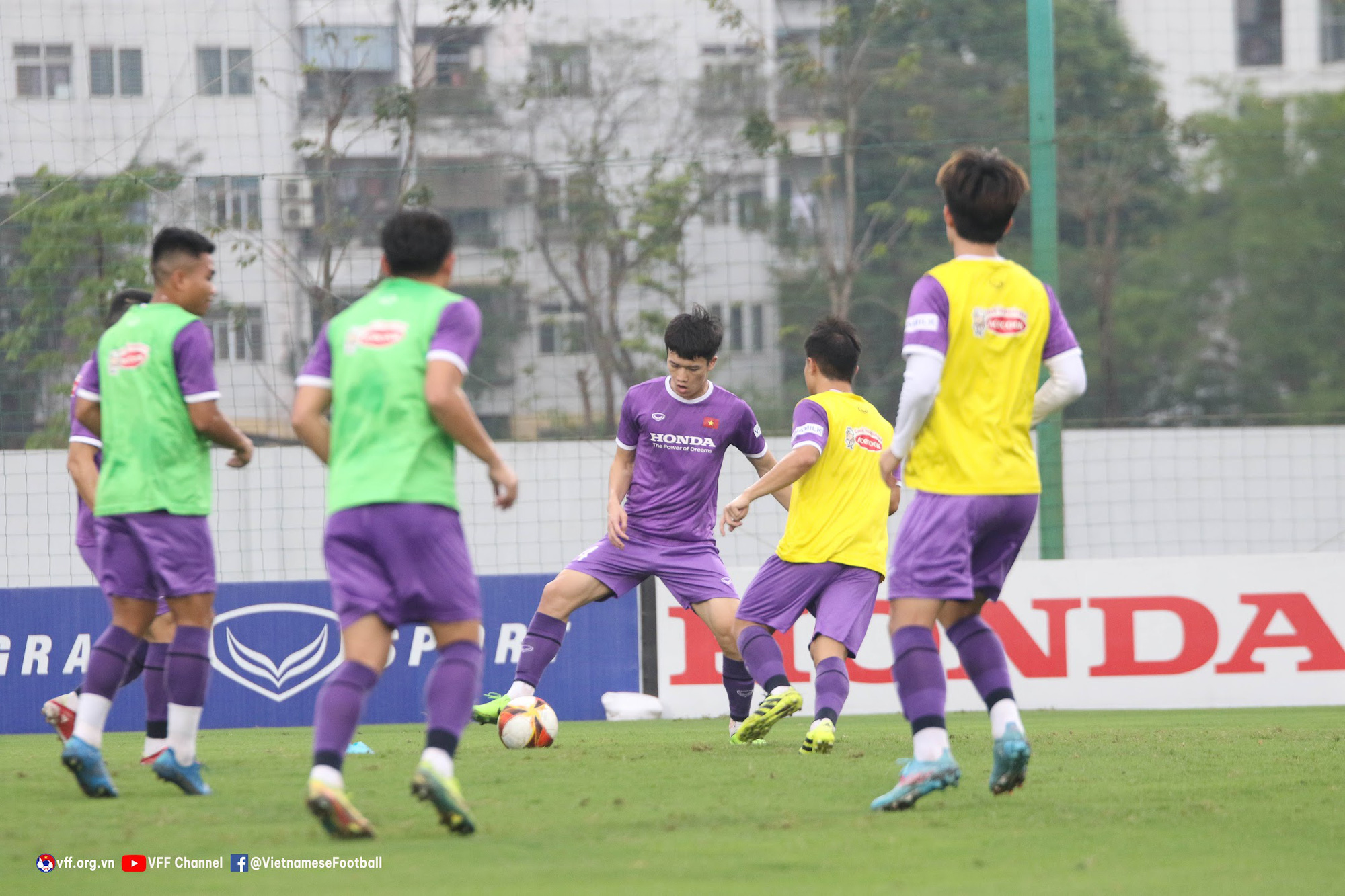 Thủ môn U23 Việt Nam &quot;méo mặt&quot; với bài tập chuẩn bị cho SEA Games 31 - Ảnh 6.