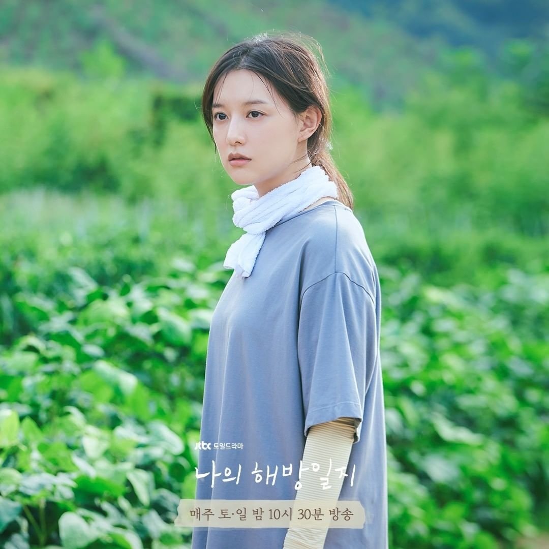 Đây đích thị là nữ thần mặt mộc phim Hàn: Không son phấn vẫn cực rạng rỡ, nhìn hậu trường phim mà phát hờn - Ảnh 5.