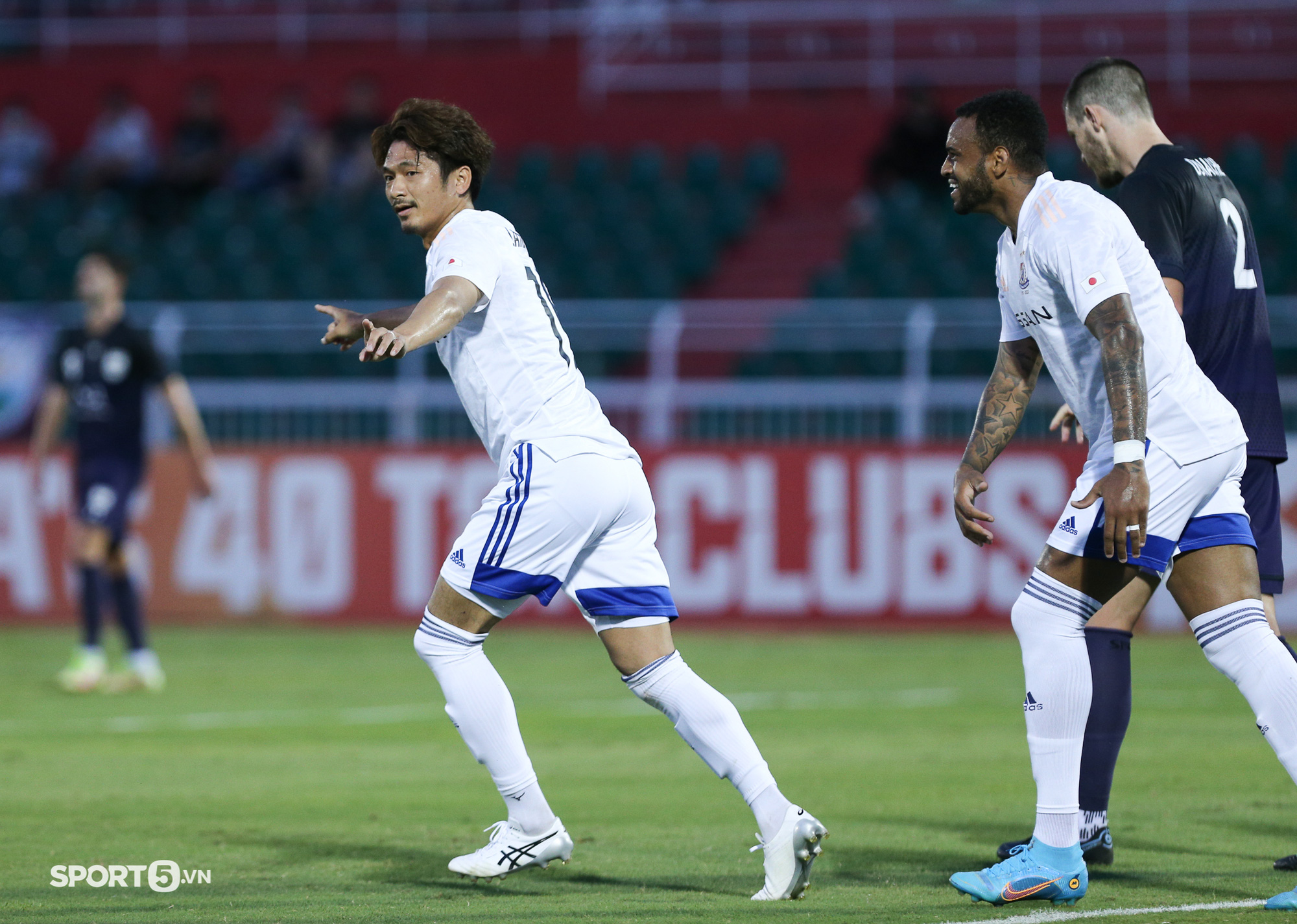 Yokohama F. Marinos giành chiến thắng với tấm thẻ đỏ đầu tiên của bảng H - Ảnh 4.