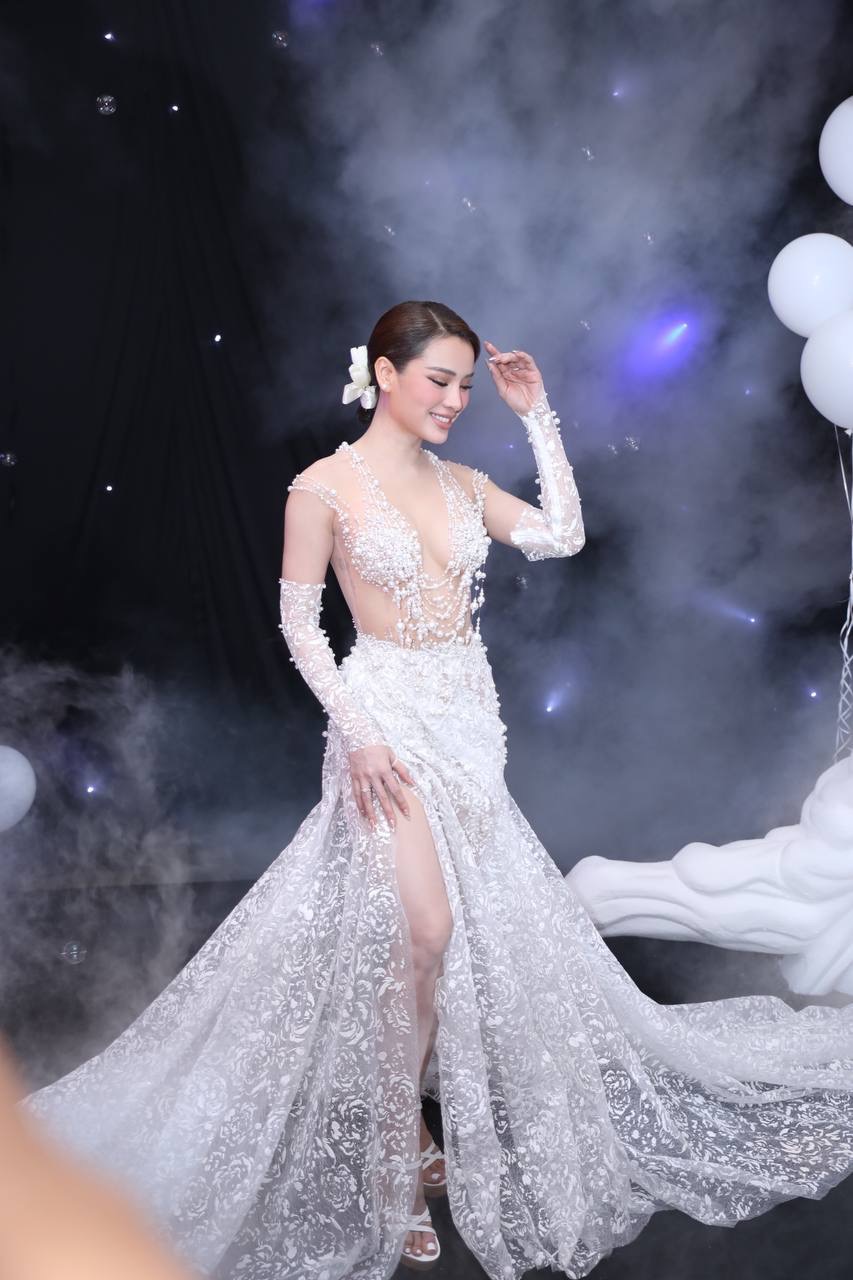 Netizen nổ ra tranh cãi trái chiều bộ váy cưới của Phương Trinh Jolie, nguyên do vì điều này? - Ảnh 4.