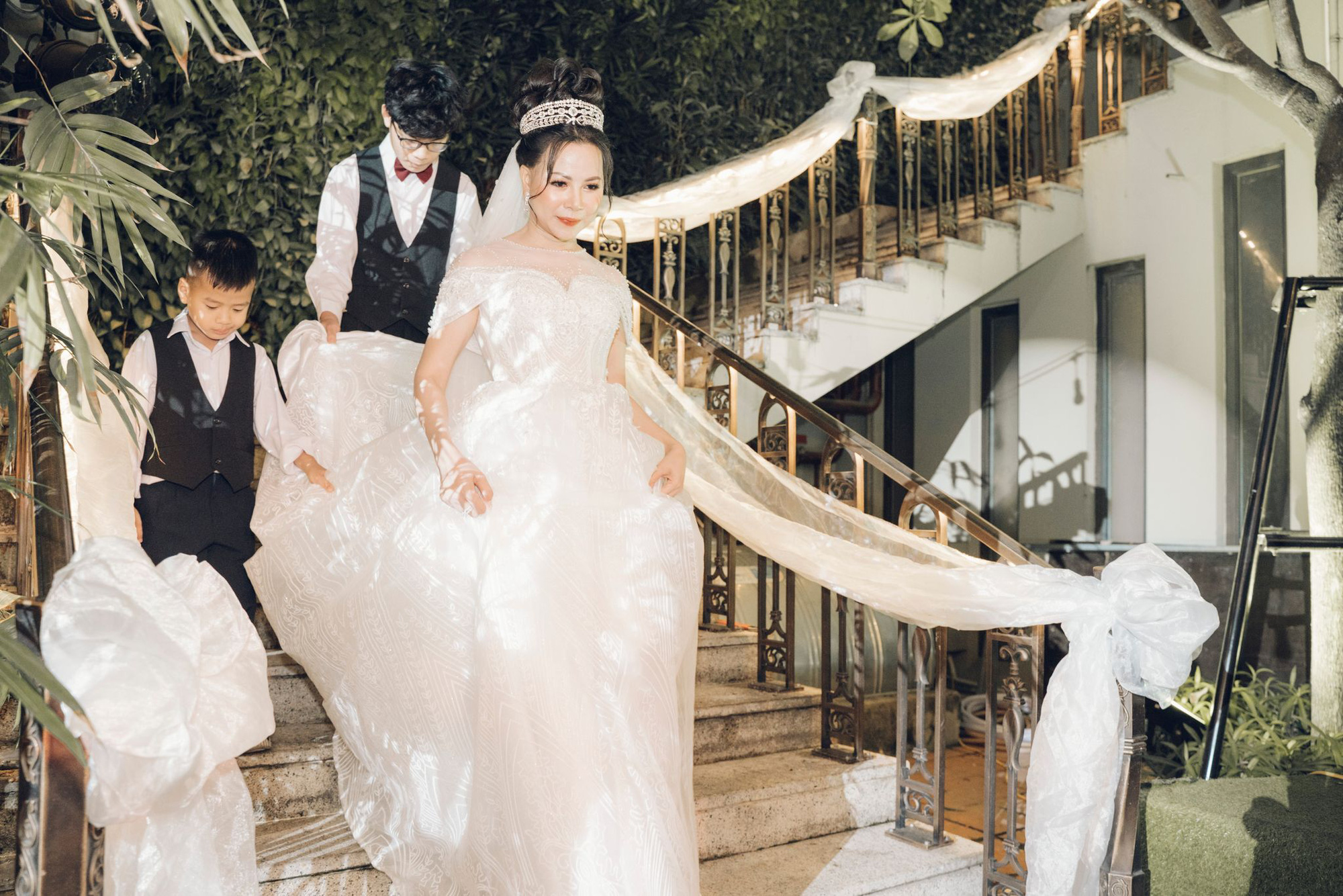 Đám cưới độc đáo của nàng hậu Võ Thu Sương - Ảnh 3.