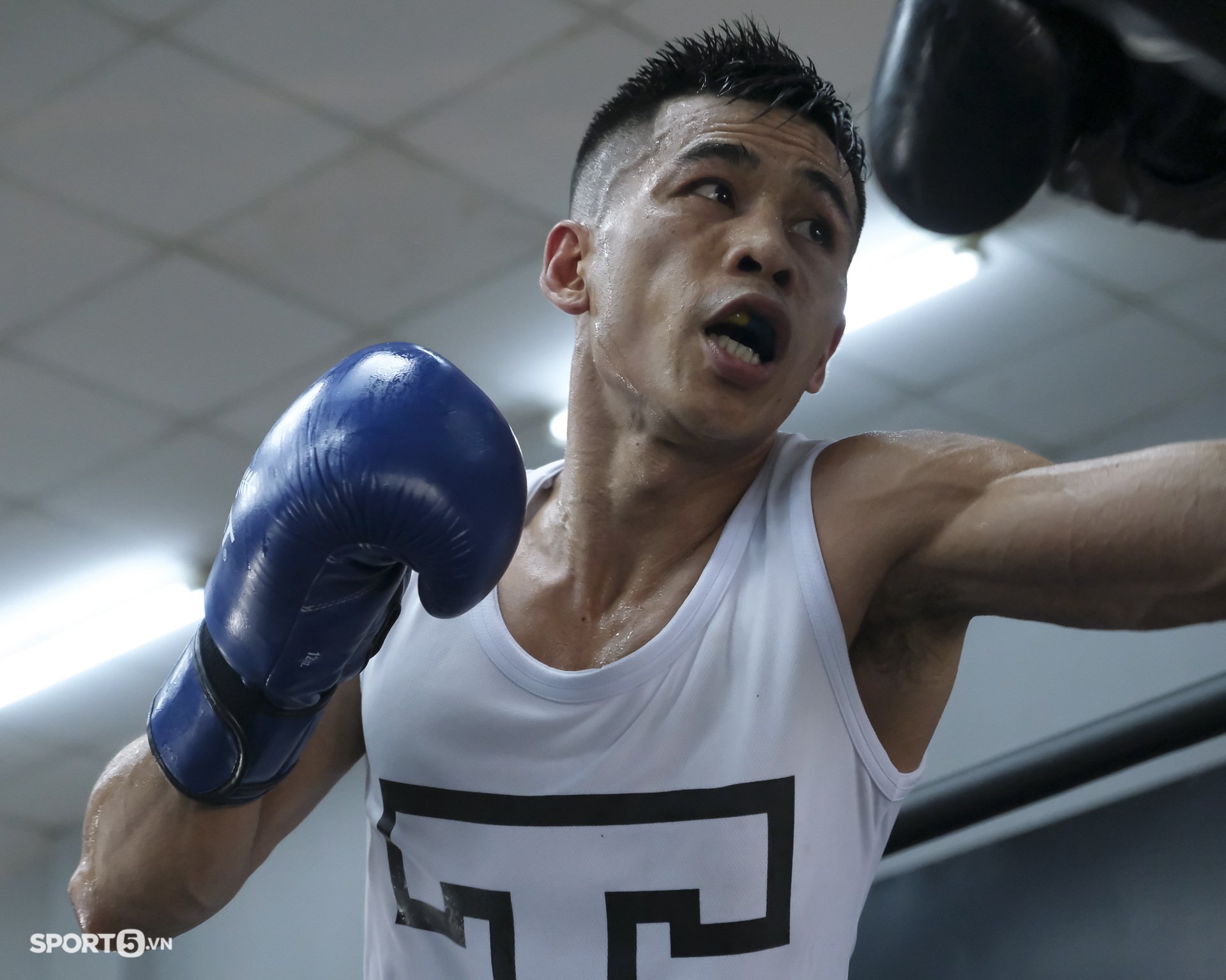 Võ sĩ boxing Trần Văn Thảo vượt nắng nóng, tăng tốc cho SEA Games 31 - Ảnh 6.