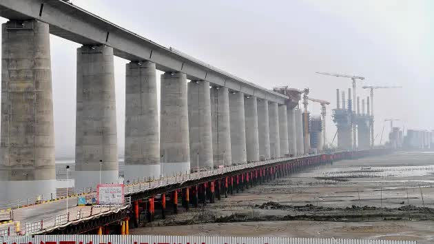 Trung Quốc tập trung đầu tư cơ sở hạ tầng thúc đẩy tăng trưởng kinh tế - Ảnh 1.
