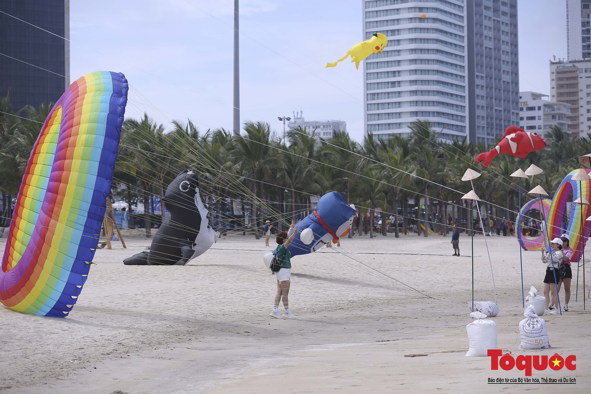 Bãi biển Đà Nẵng rực rỡ sắc màu với các hoạt động đặc sắc, mới lạ - Ảnh 9.