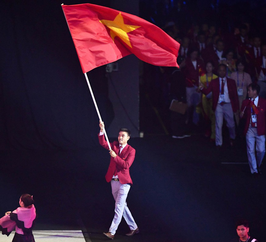 Người cầm cờ may mắn Vũ Thành An: &quot;Tôi cảm giác bỡ ngỡ như dự SEA Games lần đầu&quot; - Ảnh 1.