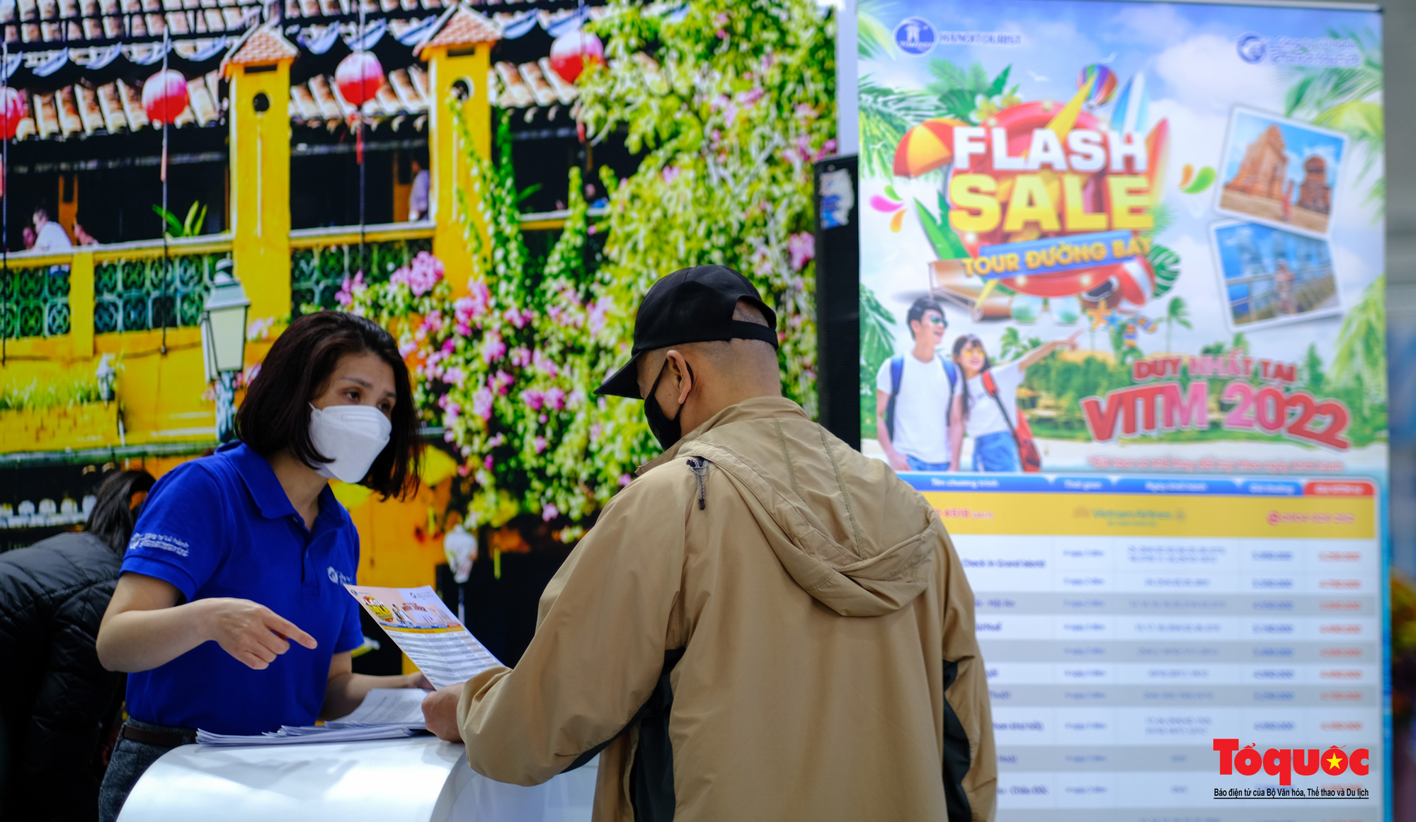 Hà Nội: Người dân thủ đô hào hứng săn vé giá rẻ tại hội chợ Du lịch quốc tế Việt Nam 2022 - Ảnh 12.