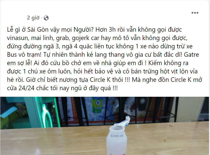 Ngày làm việc cuối cùng trước nghỉ lễ, khách kêu trời vì book xe mòn mỏi không tài xế nào nhận chuyến - Bắt 1 cuốc xe đợi hàng giờ, giá tăng gấp 2-3 lần ngày thường - Ảnh 2.