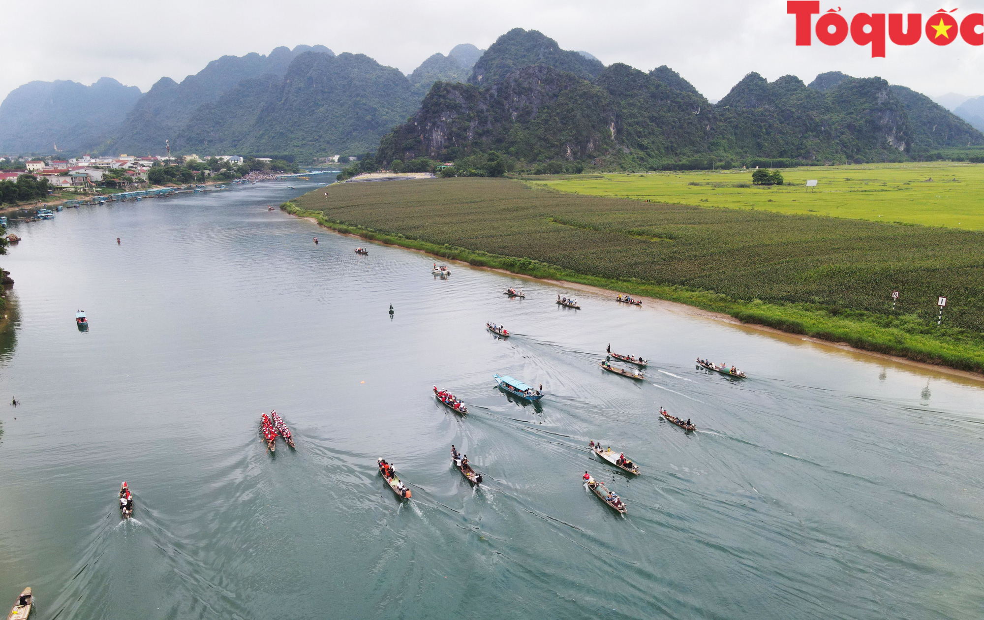 Du khách thập phương hào hứng với lễ hội đua thuyền truyền thống trên sông Son - Ảnh 6.