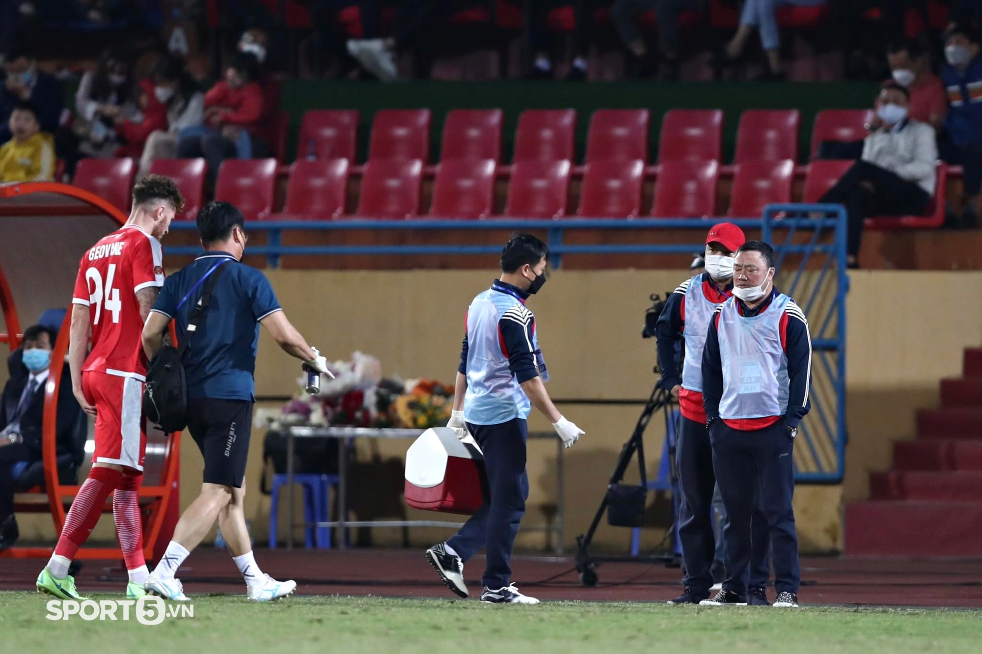 Quang Hải không ăn mừng sau bàn thắng quý như vàng của Hà Nội FC vào lưới Viettel - Ảnh 8.
