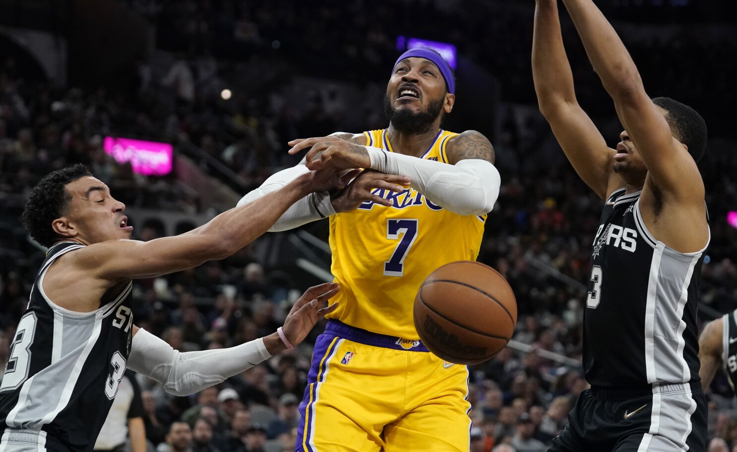 Los Angeles Lakers còn bao nhiêu cơ hội để góp mặt ở vòng Play-In?  - Ảnh 2.