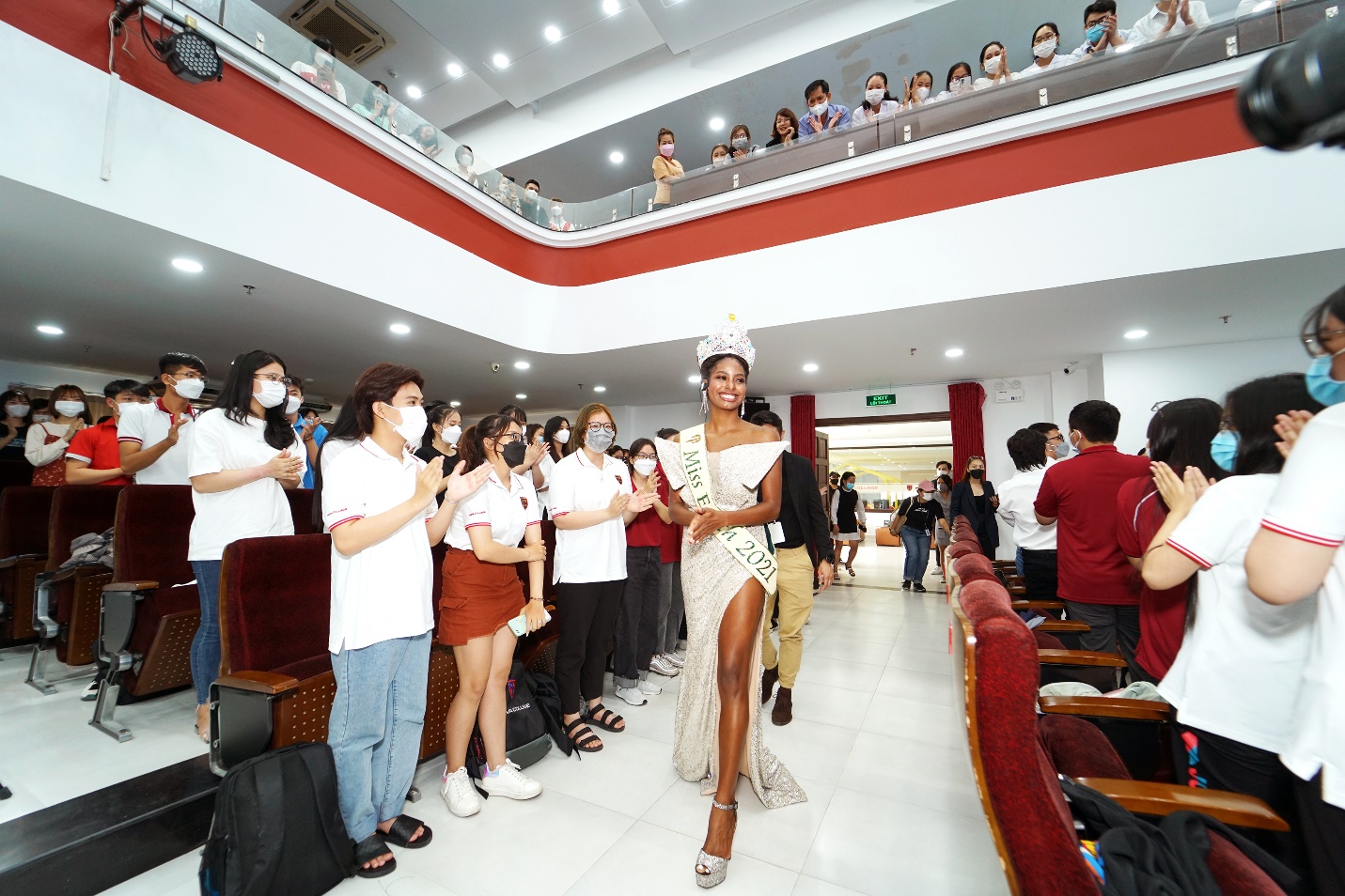 Sinh viên “trường nhà người ta đây rồi: Gặp nhân vật xịn xò, môi trường học chuẩn quốc tế - Ảnh 1.