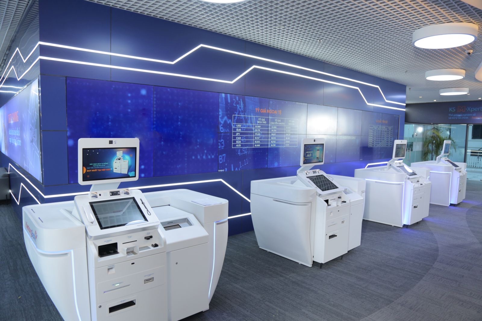 Máy giao máy giao dịch ngân hàng tự động STM - sản phẩm chủ lực của Tập đoàn công nghệ Unicloud - Ảnh 2.