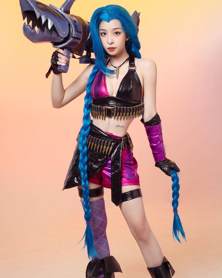 Hot Tiktoker  bất ngờ quay xe với màn cosplay Jinx nóng bỏng, đúng độ xuân thì nguyên album ảnh cái nào cũng nuột nà, tinh khôi - Ảnh 5.