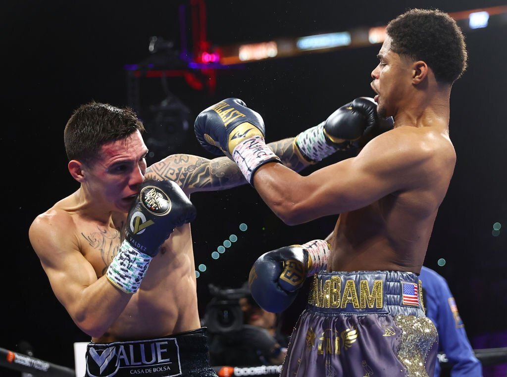 Shakur Stevenson áp đảo Oscar Valdez, thống nhất thành công 3 đai vô địch thế giới - Ảnh 2.