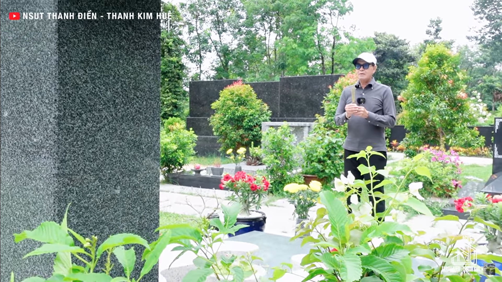 NSƯT Thanh Điền kỷ niệm 47 năm ngày cưới tại mộ vợ, nhắc tới Thẩm Thúy Hằng - Ảnh 3.