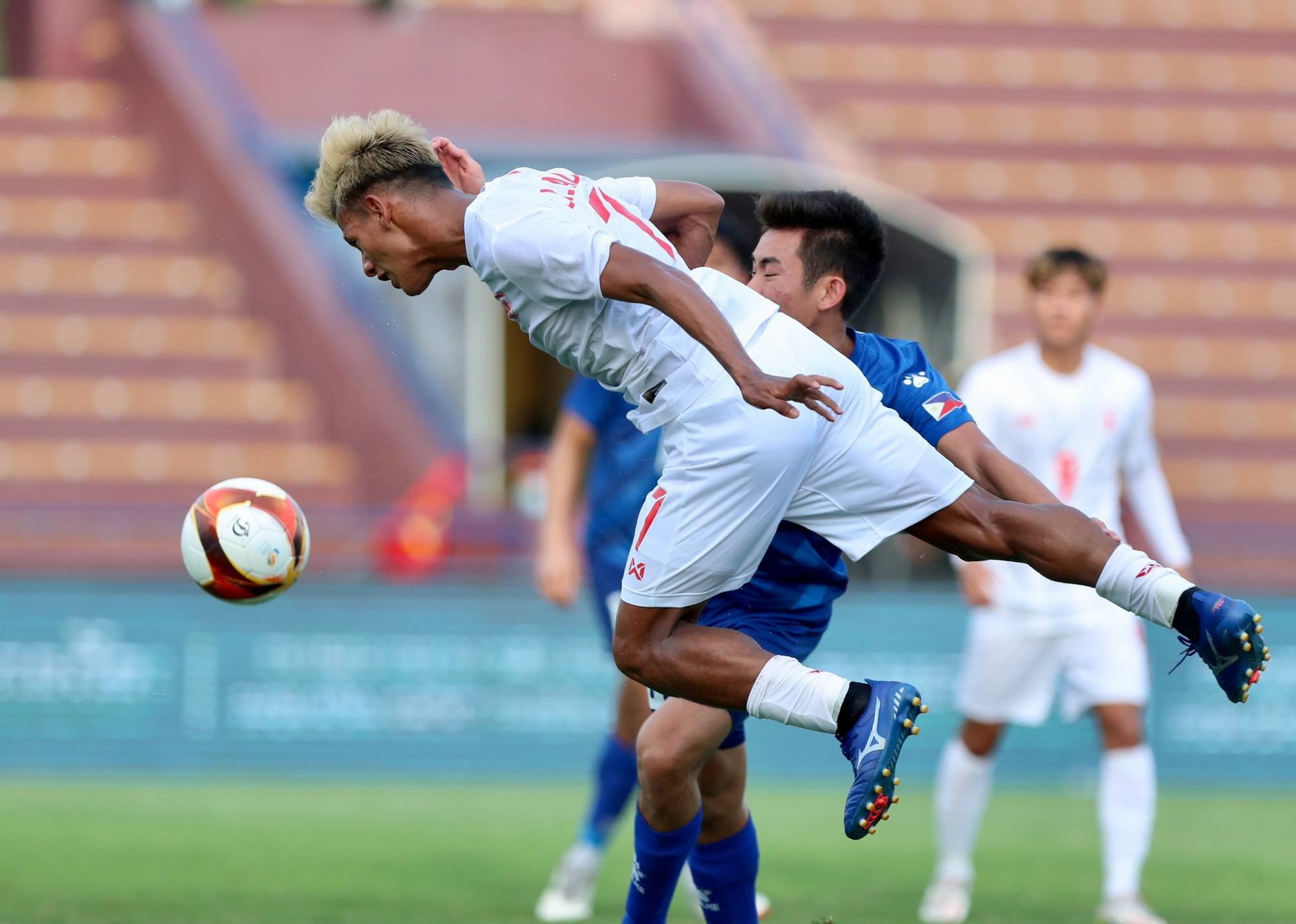 HLV Park Hang-seo đứng suốt trận xem U23 Myanmar thắng ngược U23 Philippines - Ảnh 10.
