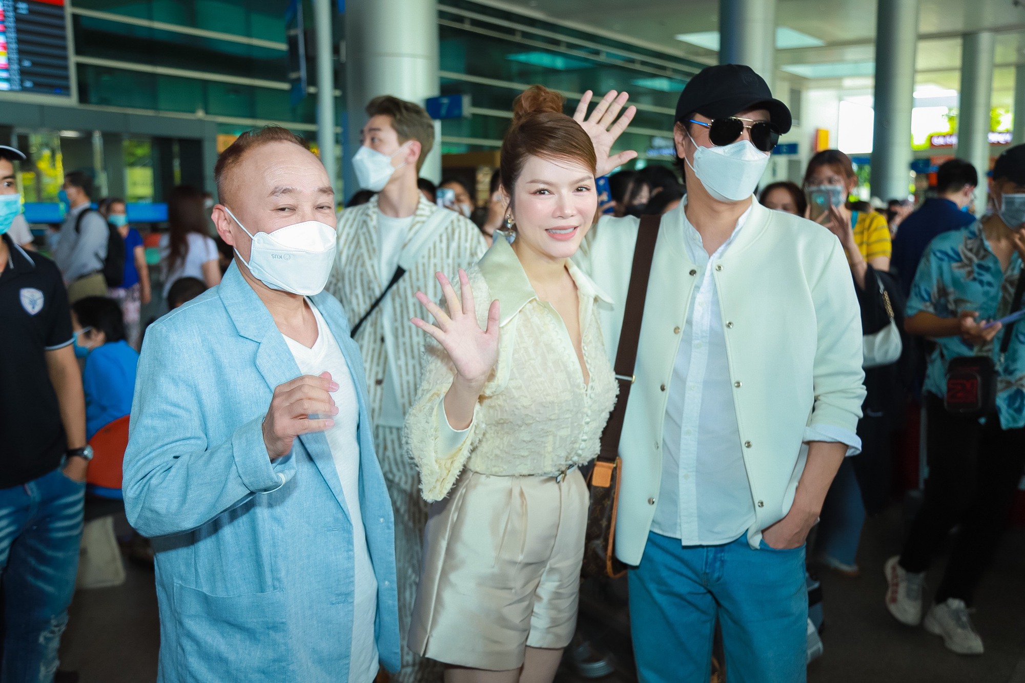 HOT: Tài tử &quot;Giày thủy tinh&quot; Han Jae Suk đã đến Việt Nam, nắm chặt tay Lý Nhã Kỳ ở sân bay - Ảnh 5.