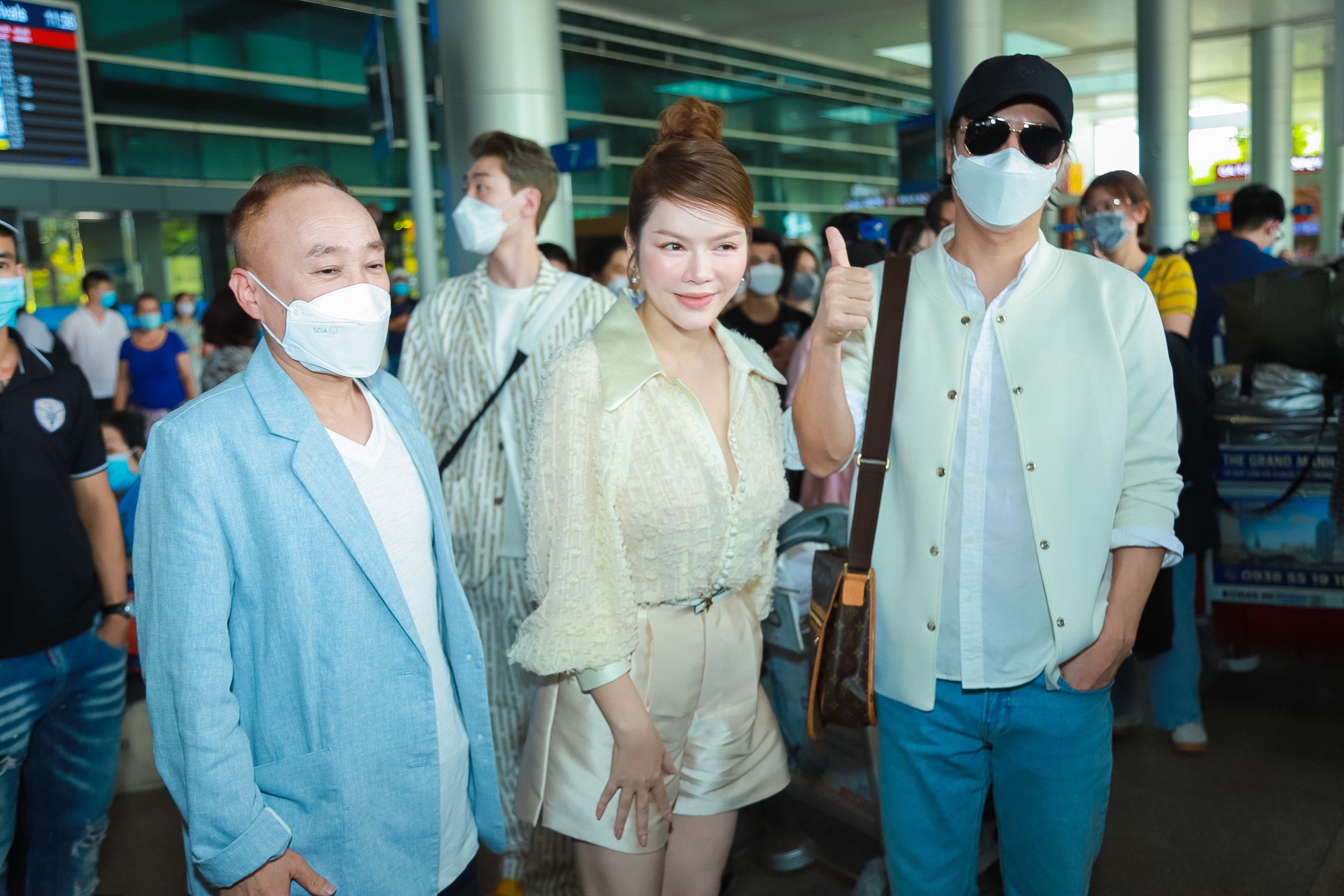 HOT: Tài tử &quot;Giày thủy tinh&quot; Han Jae Suk đã đến Việt Nam, nắm chặt tay Lý Nhã Kỳ ở sân bay - Ảnh 4.