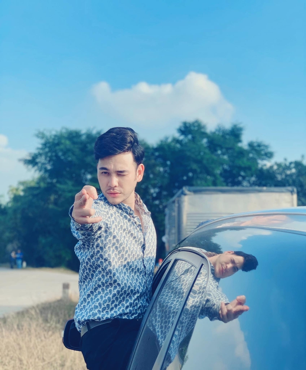 Bác sĩ Hùng "Bão ngầm": Từng thủ vai con rể cực "hãm", đóng phim với Cao Thái Hà không phải lần đầu - Ảnh 7. Bác sĩ Hùng "Bão ngầm": Từng thủ vai con rể cực "hãm", đóng phim với Cao Thái Hà không phải lần đầu - Ảnh 7.