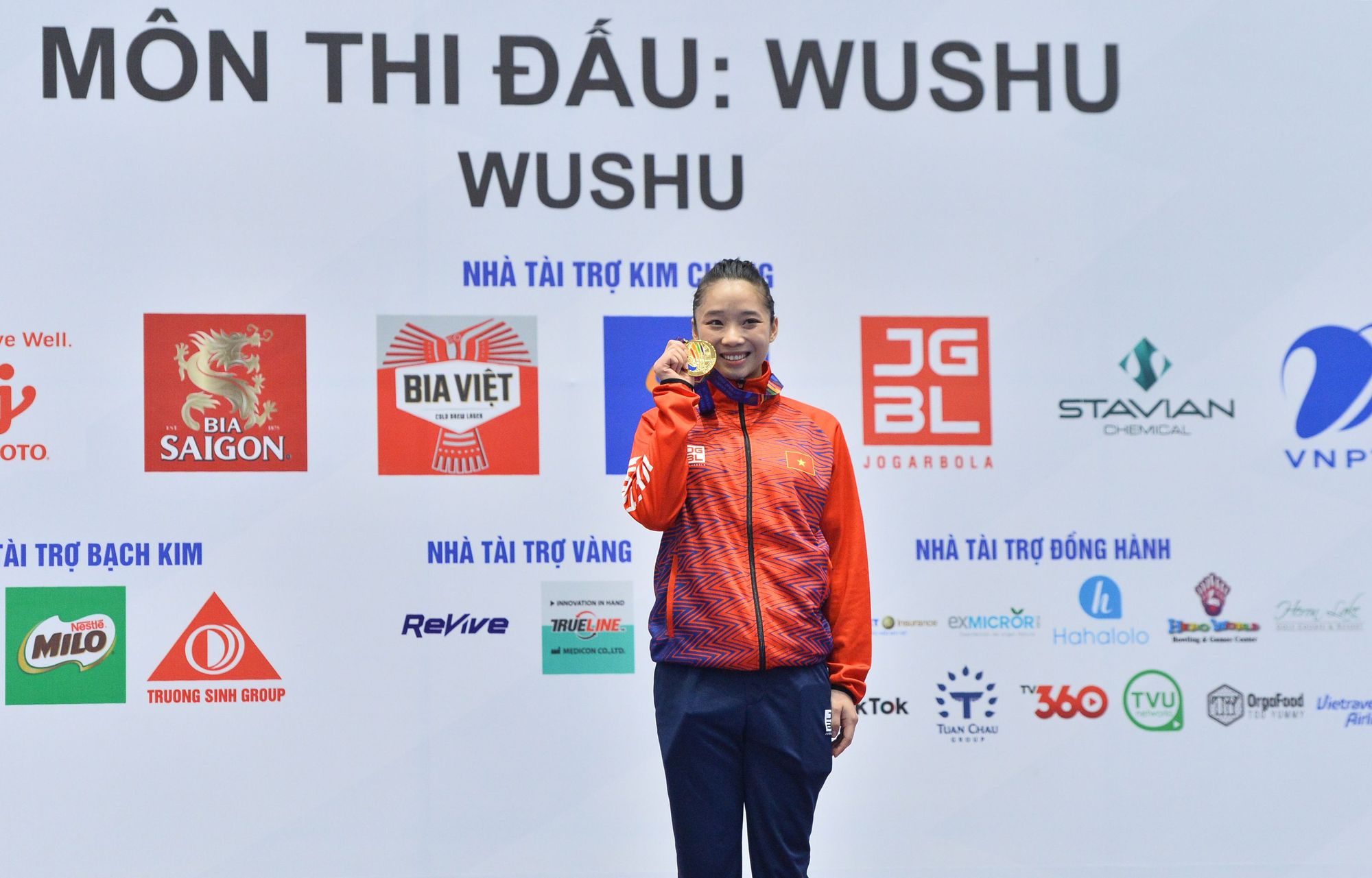 Dương Thúy Vi nhí nhảnh khi nhận huy chương vàng SEA Games 31 - Ảnh 1. Dương Thúy Vi nhí nhảnh khi nhận huy chương vàng SEA Games 31 - Ảnh 1.