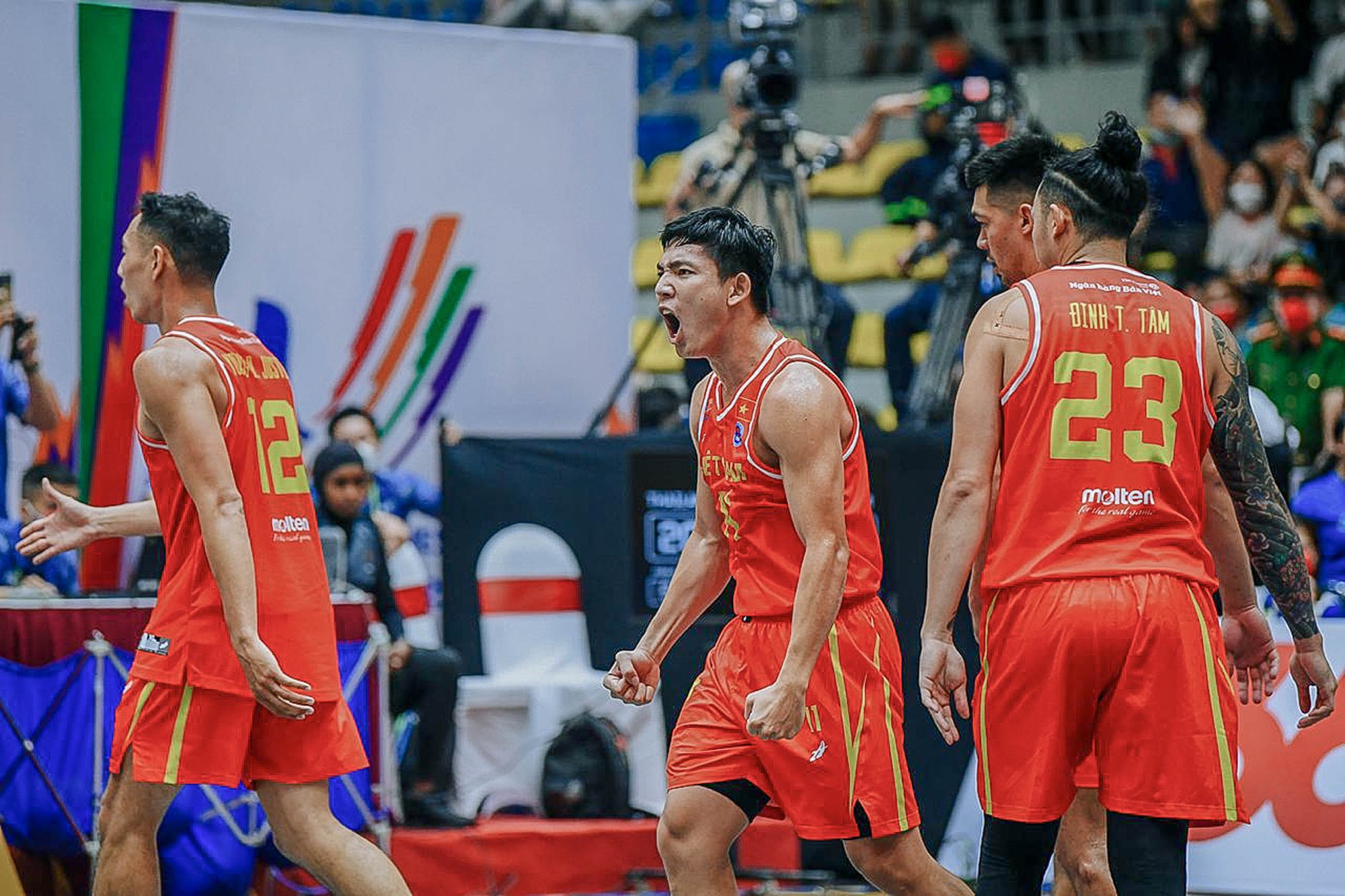 Tổng kết bóng rổ SEA Games 31 ngày 13/5: Đội tuyển nam toàn thắng, đội tuyển nữ có chiến thắng lịch sử trước Philippines - Ảnh 1.