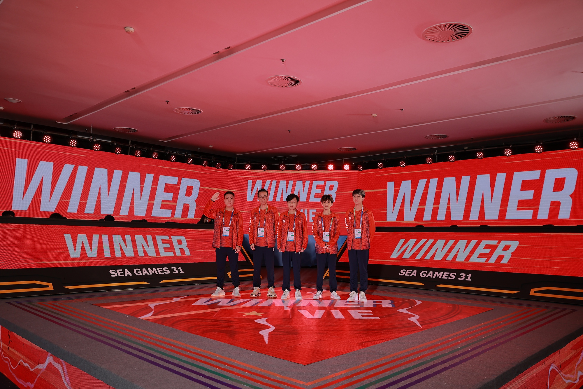 Tổng hợp ngày thi đấu thứ 2 của Esports Việt tại SEA Games 31: Tốc Chiến nam không có đối thủ, FIFA Online 4 khởi đầu thuận lợi - Ảnh 3. Tổng hợp ngày thi đấu thứ 2 của Esports Việt tại SEA Games 31: Tốc Chiến nam không có đối thủ, FIFA Online 4 khởi đầu thuận lợi - Ảnh 3.