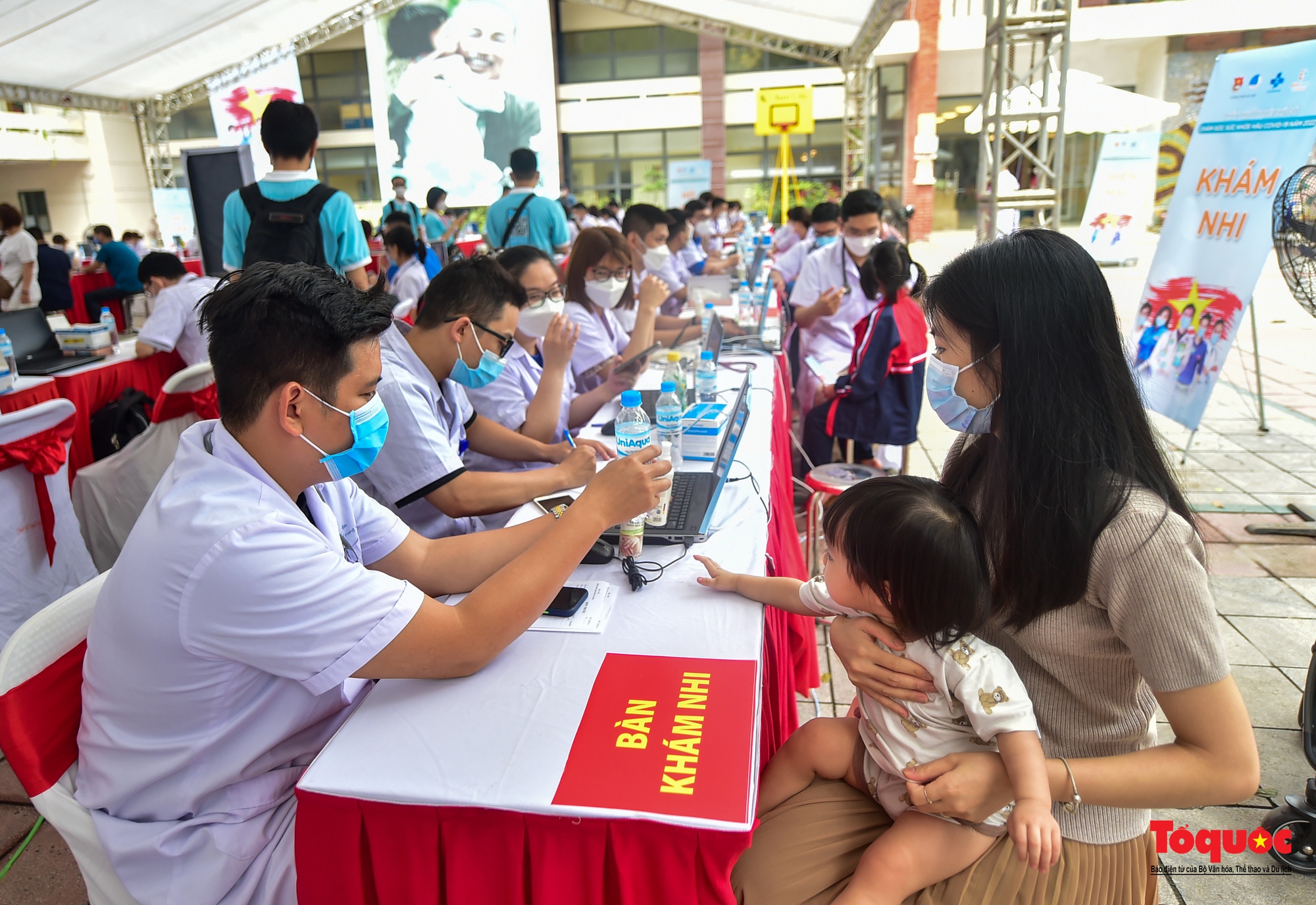 Hà Nội: Khám sức khỏe miễn phí cho hơn 3000 tình nguyện viên SEA Games 31 - Ảnh 14.
