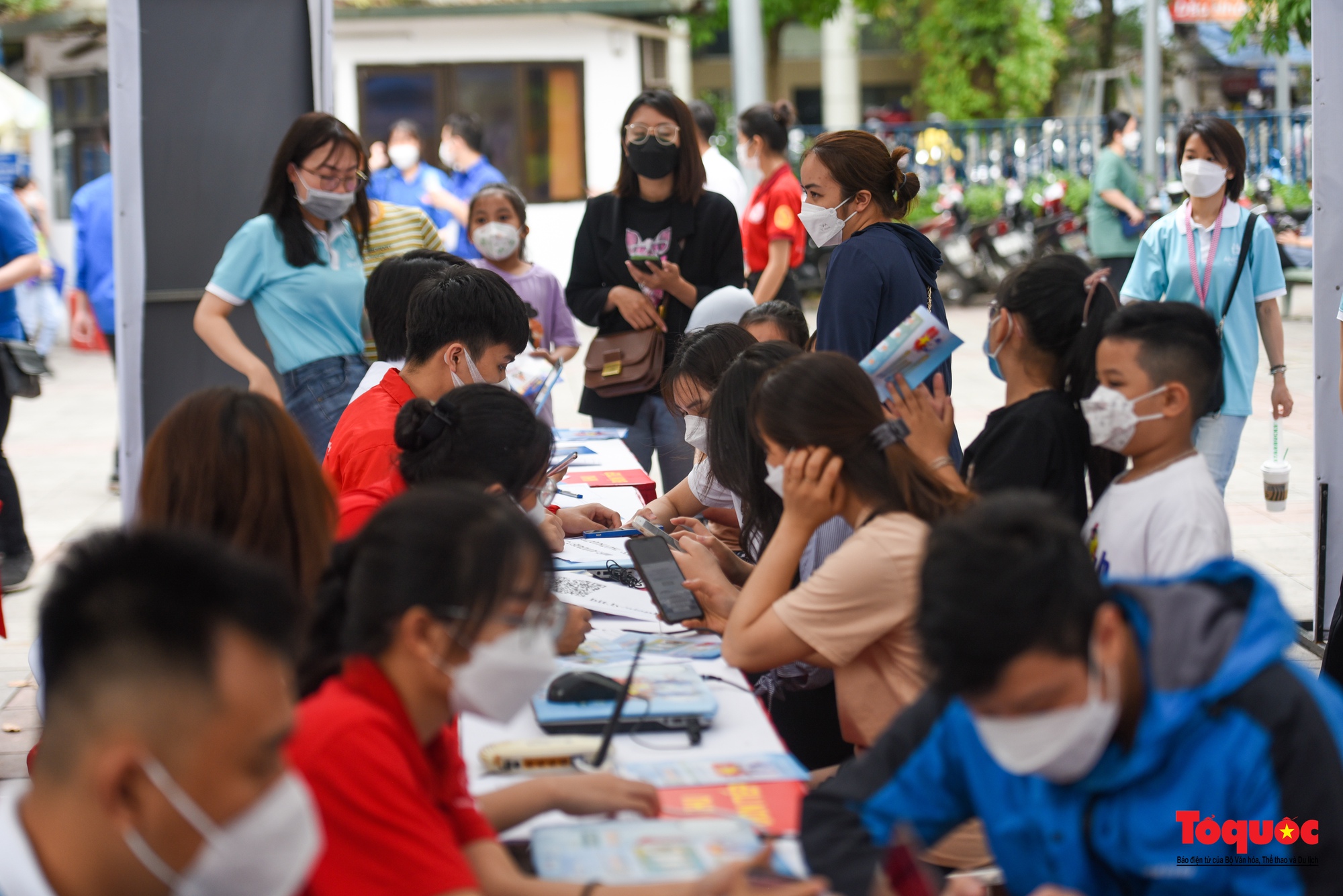 Hà Nội: Khám sức khỏe miễn phí cho hơn 3000 tình nguyện viên SEA Games 31 - Ảnh 15.