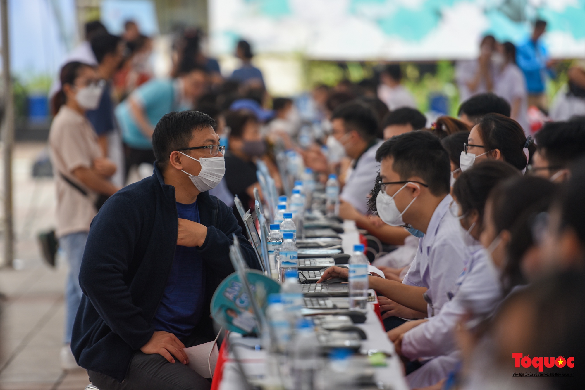 Hà Nội: Khám sức khỏe miễn phí cho hơn 3000 tình nguyện viên SEA Games 31 - Ảnh 8.