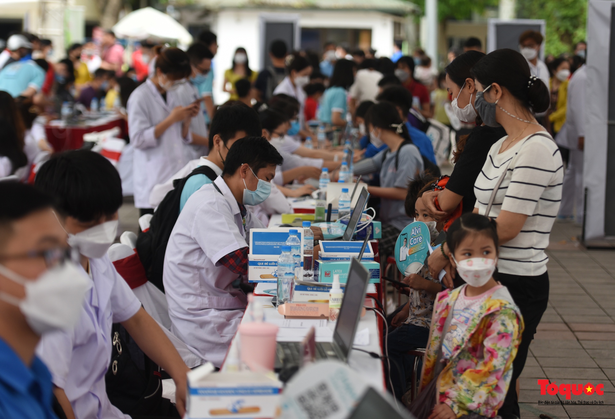 Hà Nội: Khám sức khỏe miễn phí cho hơn 3000 tình nguyện viên SEA Games 31 - Ảnh 7.