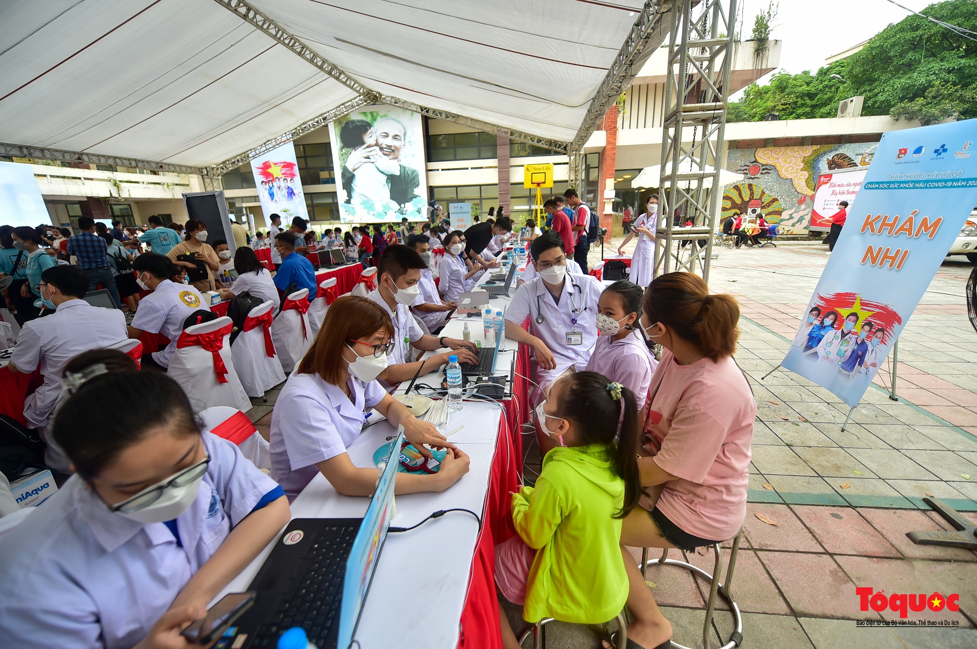 Hà Nội: Khám sức khỏe miễn phí cho hơn 3000 tình nguyện viên SEA Games 31 - Ảnh 13.