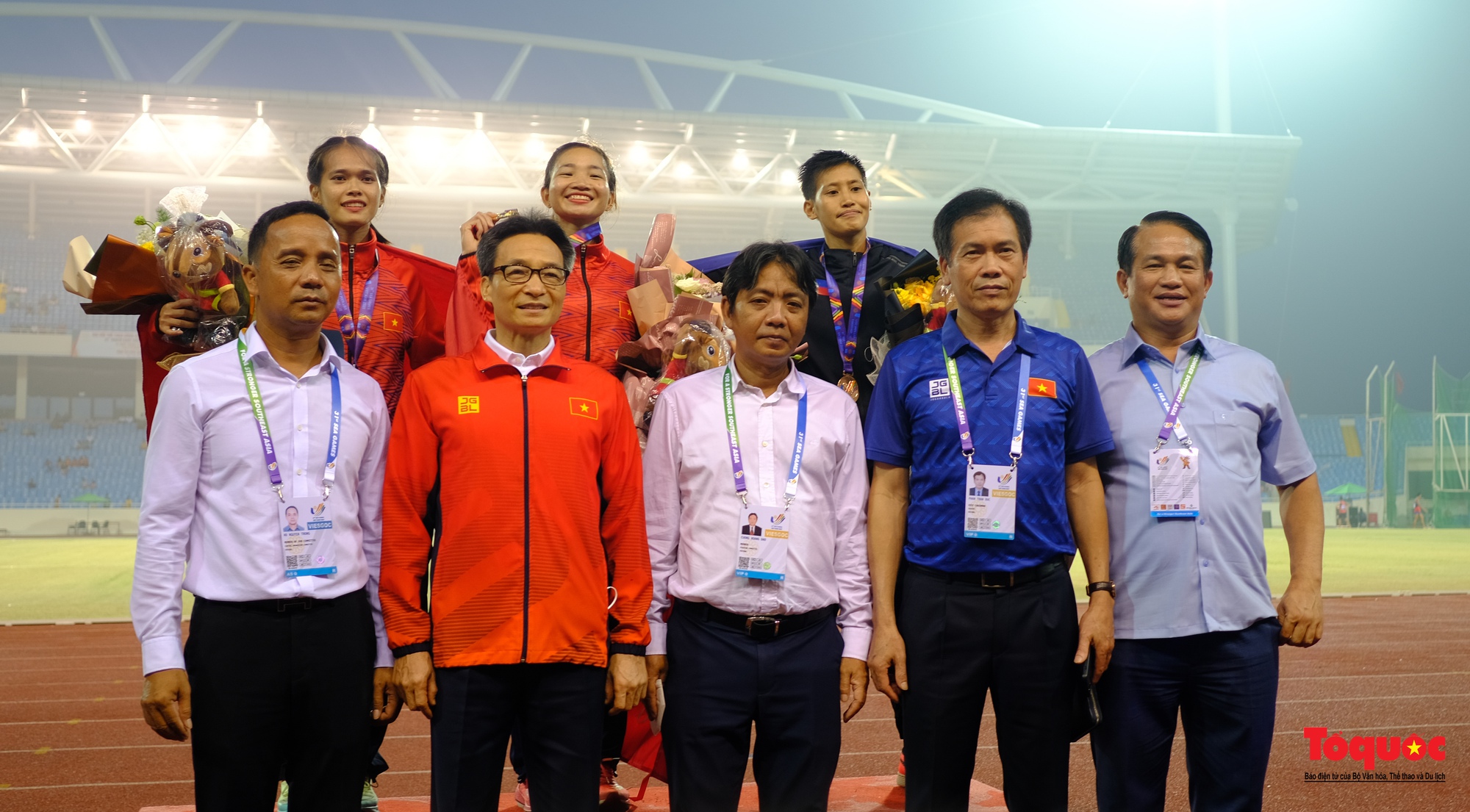 Phó Thủ tướng Vũ Đức Đam thăm, động viên các VĐV thi đấu tại SEA Games 31 - Ảnh 9.