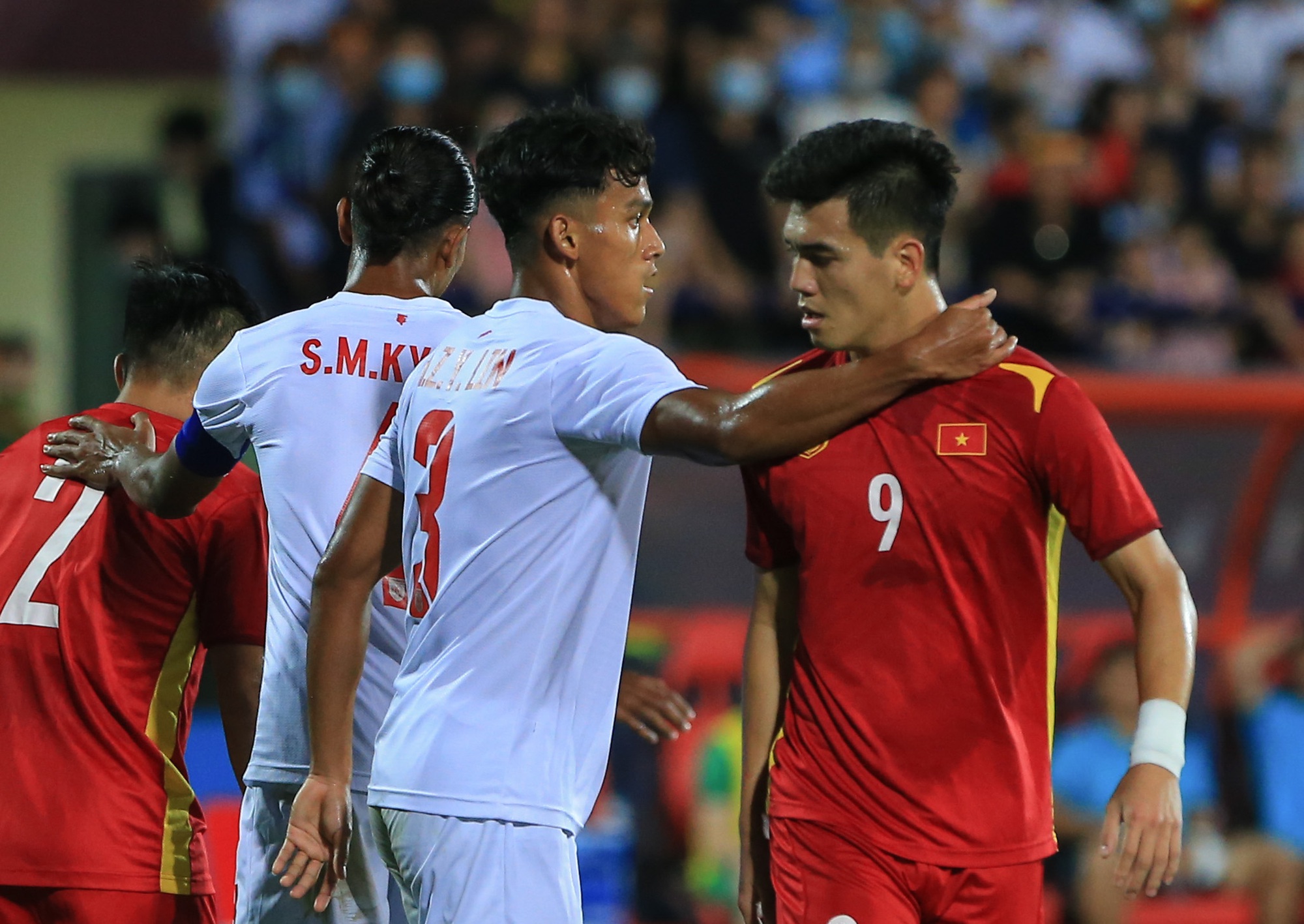 Văn Xuân nổi cáu, cầu thủ U23 Myanmar chủ động xin lỗi làm hoà - Ảnh 6. Văn Xuân nổi cáu, cầu thủ U23 Myanmar chủ động xin lỗi làm hoà - Ảnh 6.