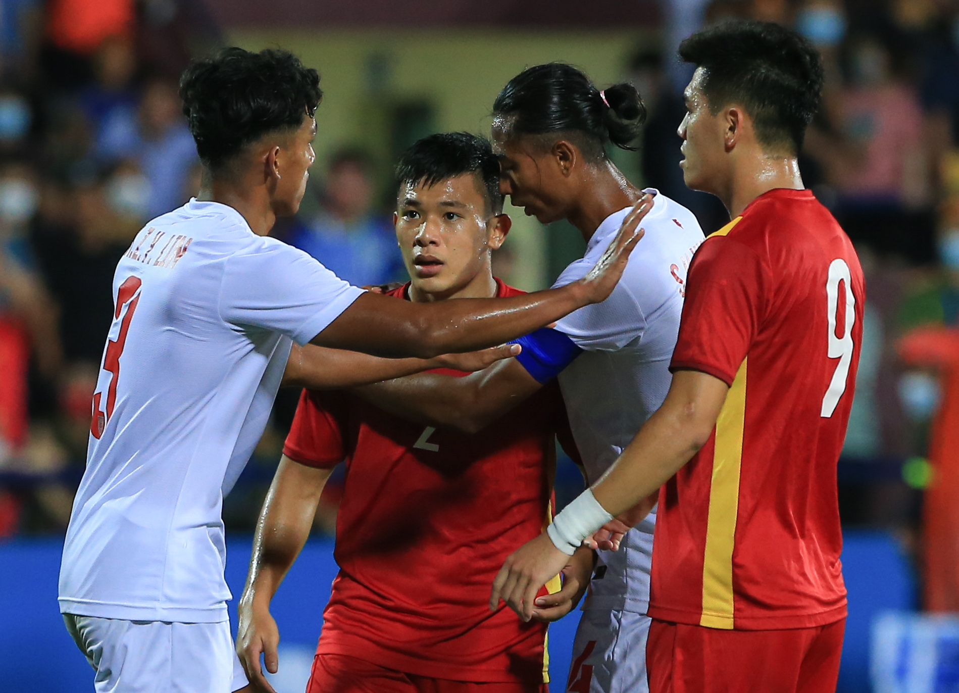 Văn Xuân nổi cáu, cầu thủ U23 Myanmar chủ động xin lỗi làm hoà - Ảnh 5. Văn Xuân nổi cáu, cầu thủ U23 Myanmar chủ động xin lỗi làm hoà - Ảnh 5.