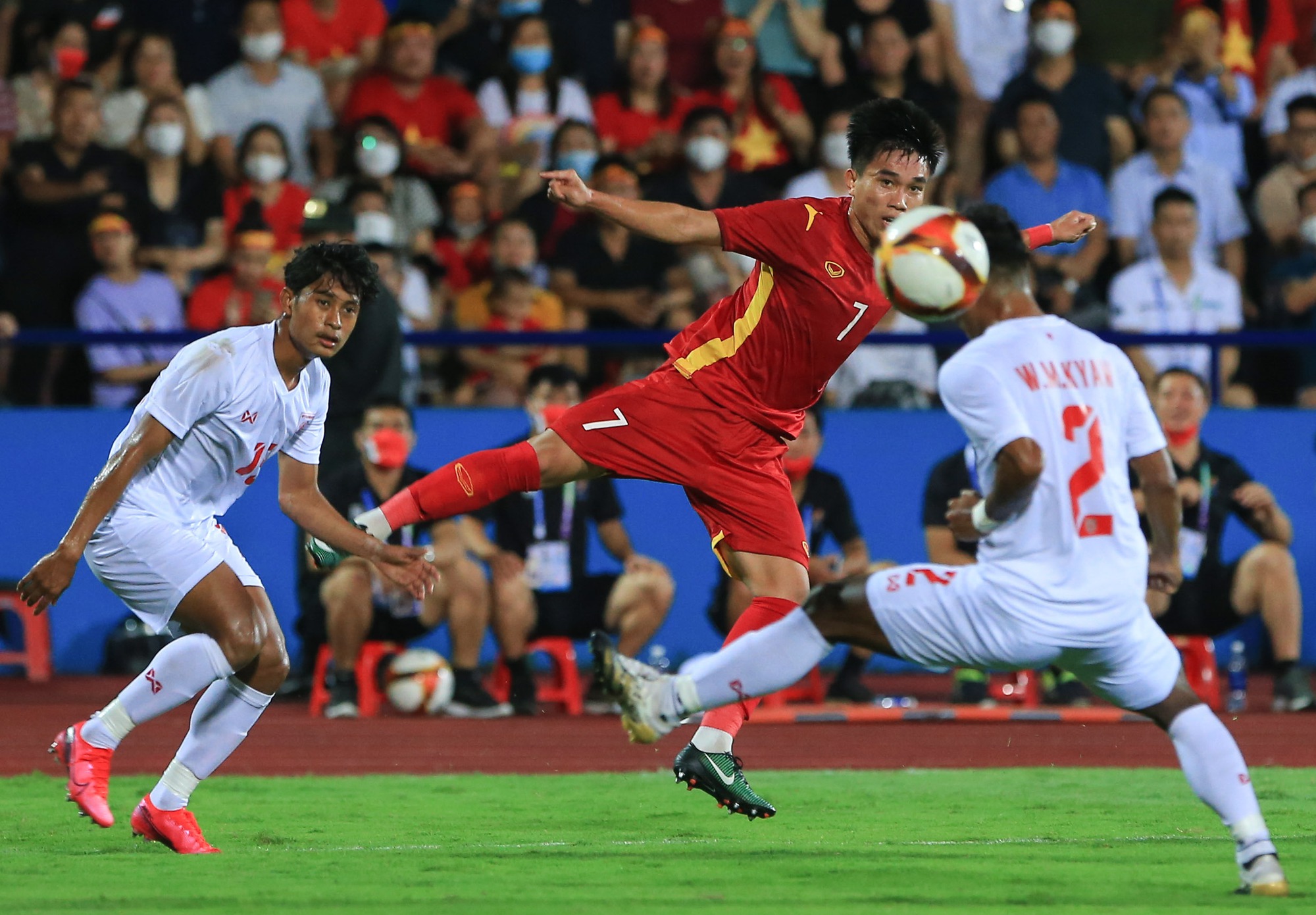Văn Xuân nổi cáu, cầu thủ U23 Myanmar chủ động xin lỗi làm hoà - Ảnh 1. Văn Xuân nổi cáu, cầu thủ U23 Myanmar chủ động xin lỗi làm hoà - Ảnh 1.