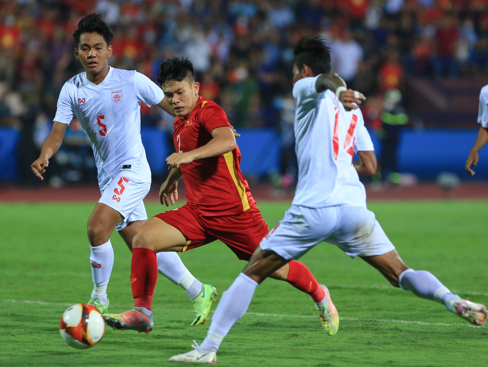 Văn Xuân nổi cáu, cầu thủ U23 Myanmar chủ động xin lỗi làm hoà - Ảnh 7. Văn Xuân nổi cáu, cầu thủ U23 Myanmar chủ động xin lỗi làm hoà - Ảnh 7.