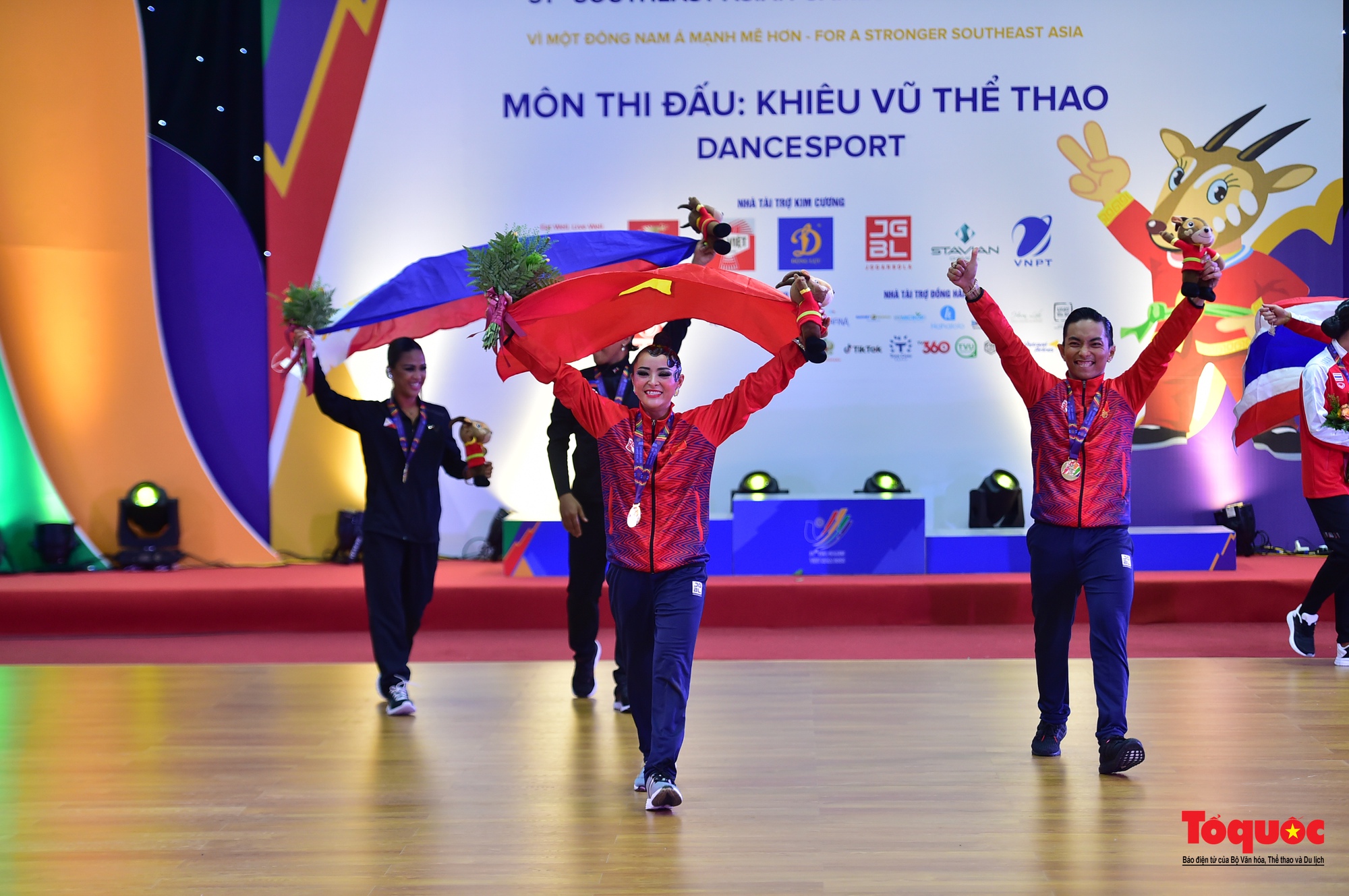 SEA Games 31: Dance Sport Việt Nam liên tục &quot;gặt vàng' trong ngày ra quân - Ảnh 18.